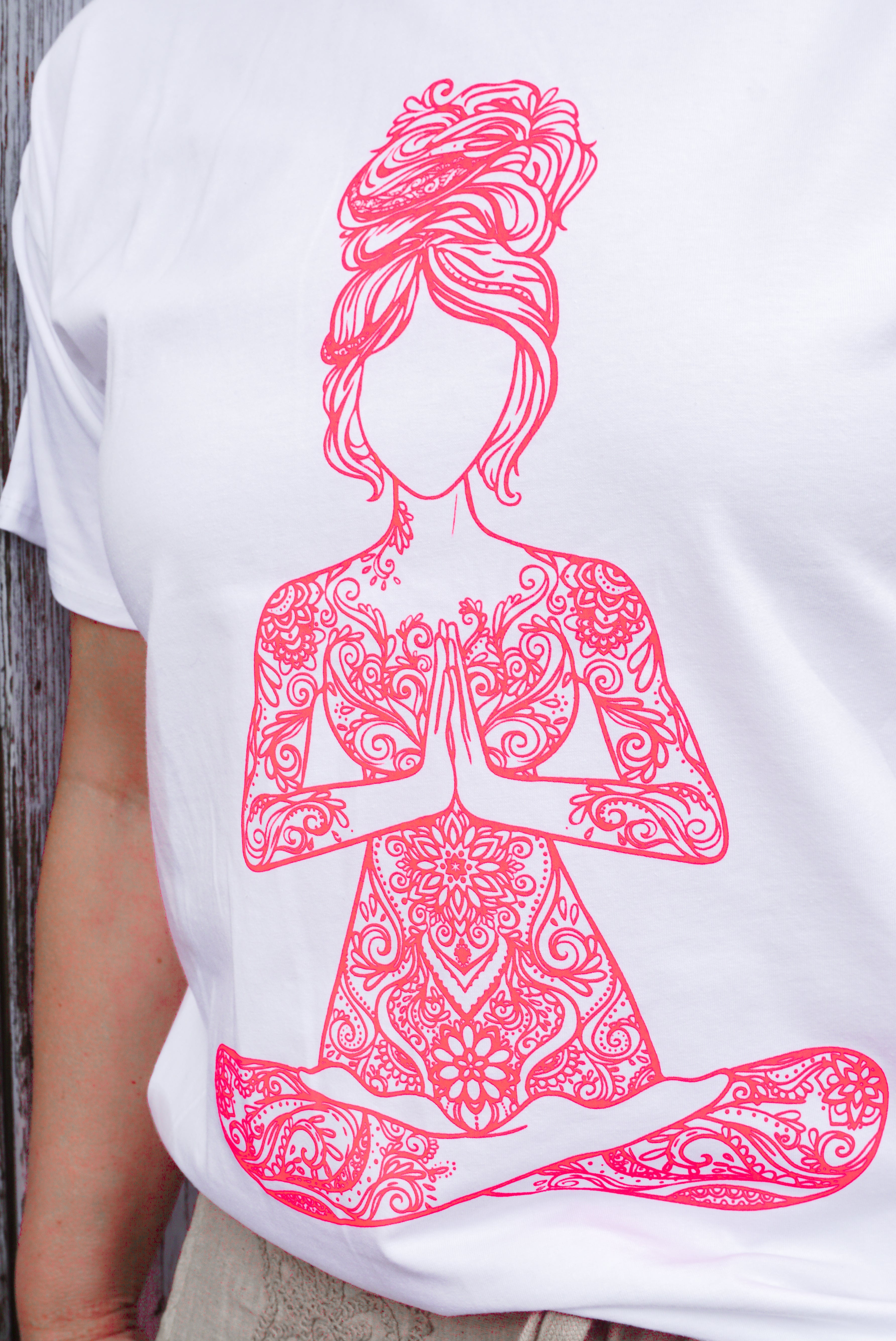 T-Shirt "Namaste", neon koralle