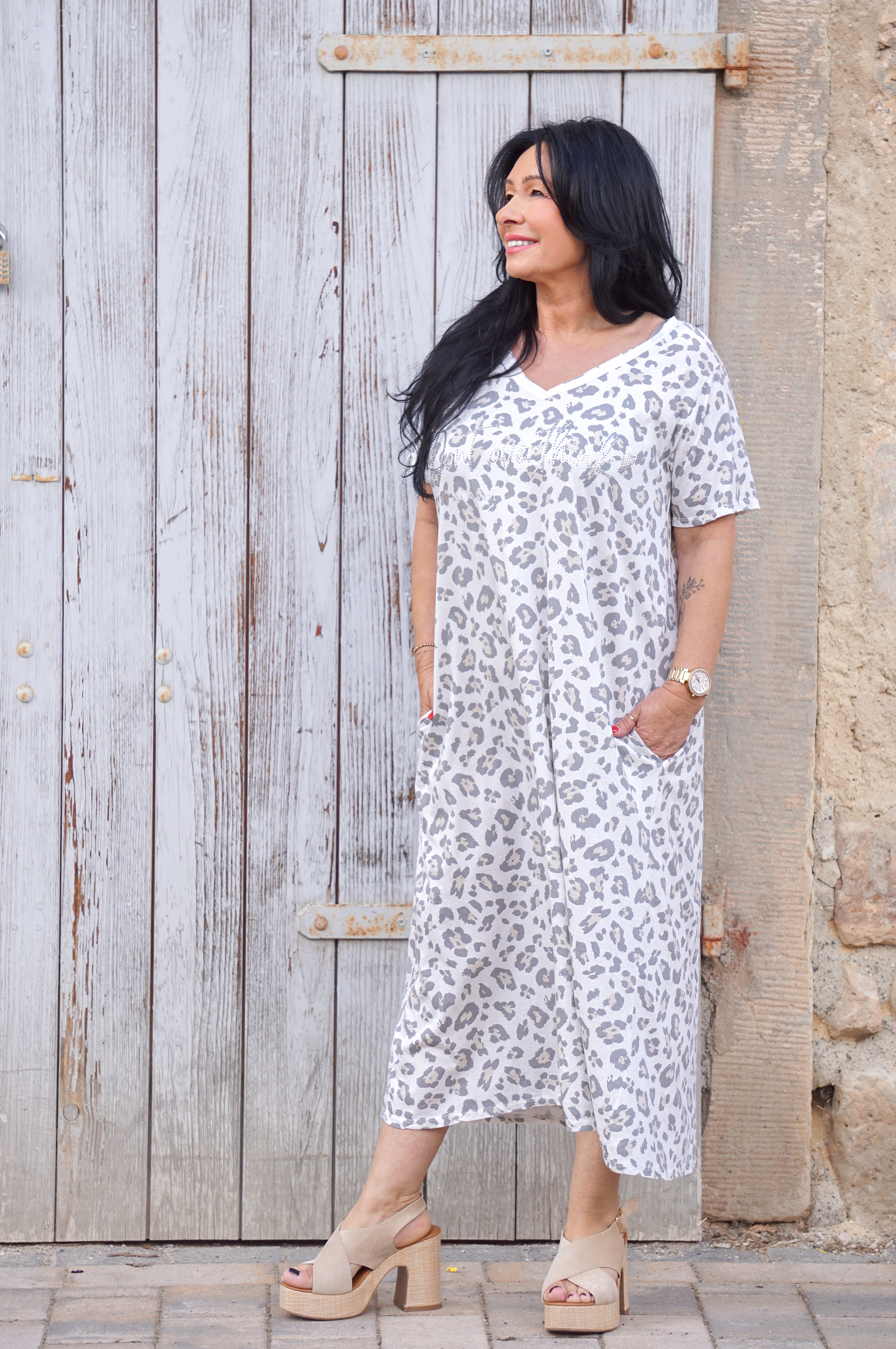T-Shirt Kleid “overthink“ mit Leo Print, Off white