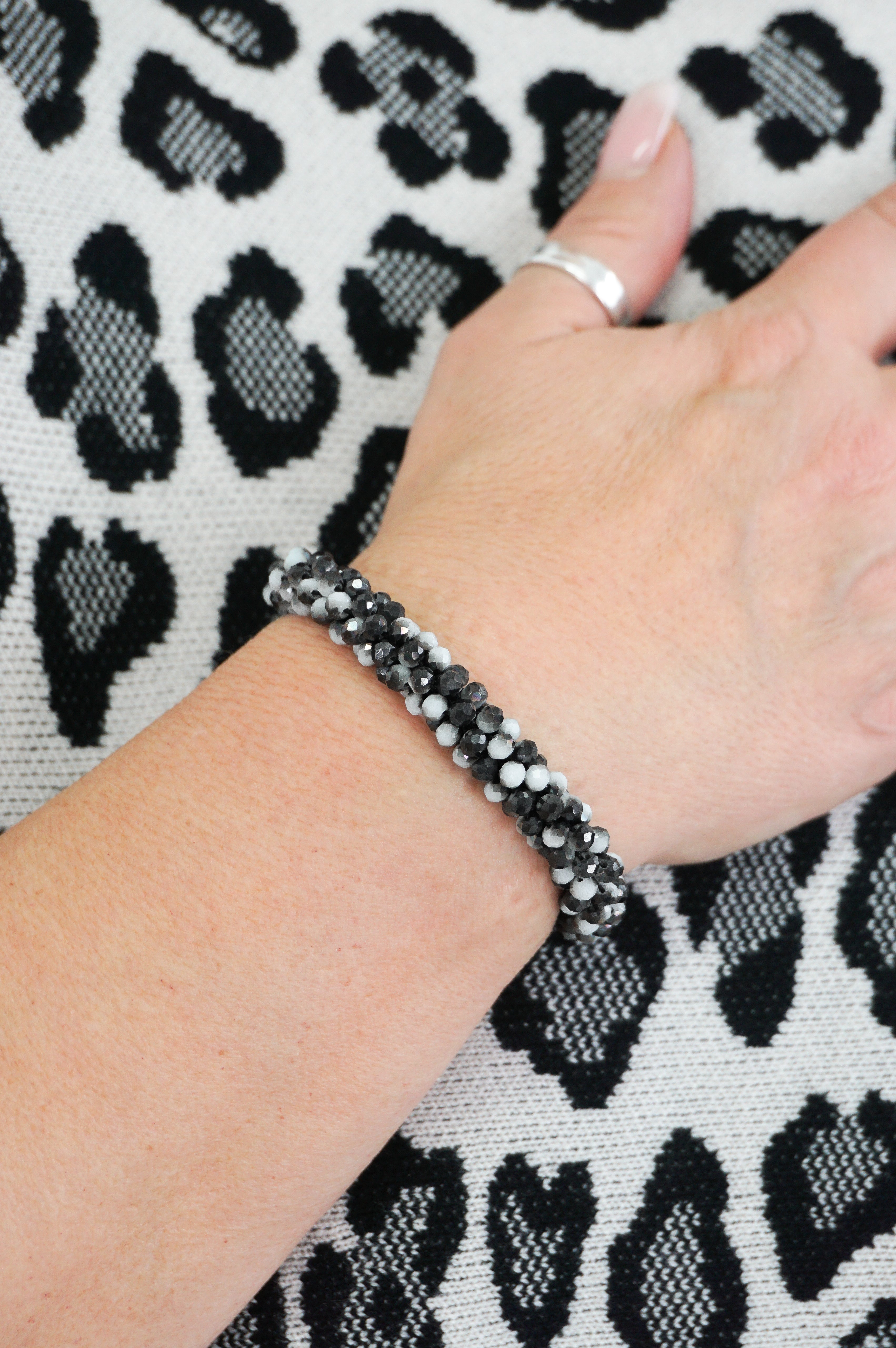 Perlenarmband, schwarz/grau mix