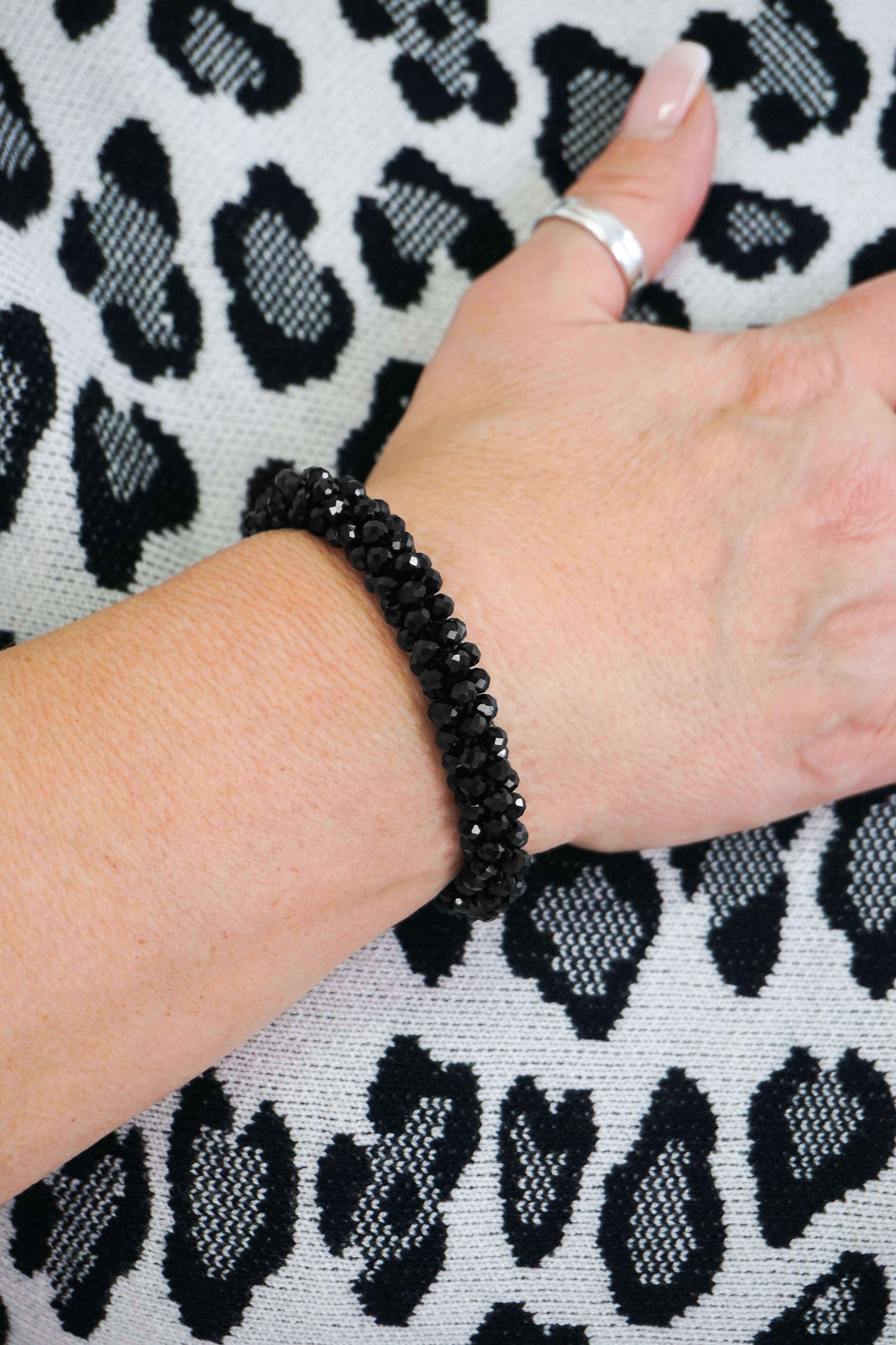 Perlenarmband, schwarz