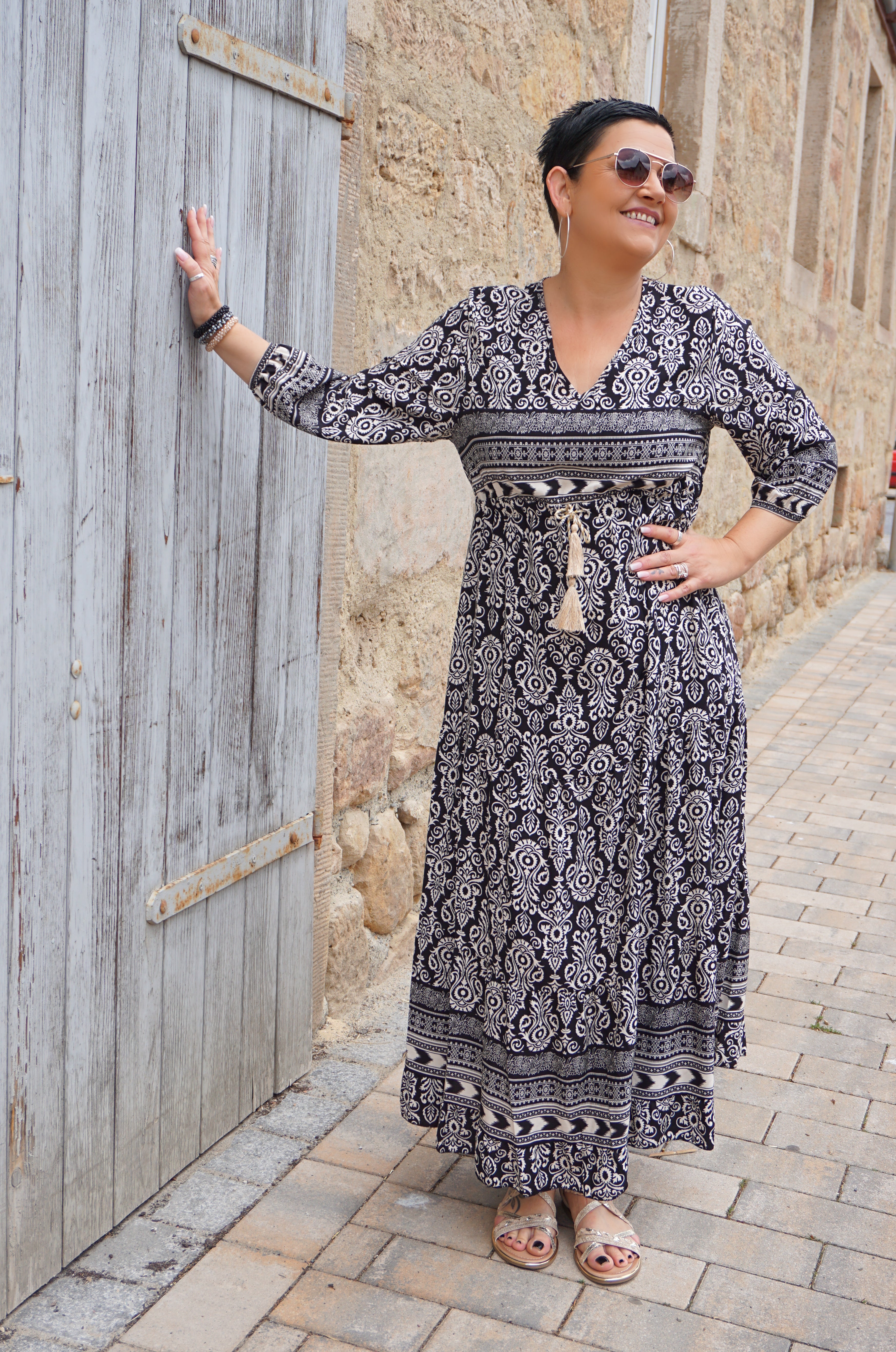 Langes Kleid mit Print, schwarz