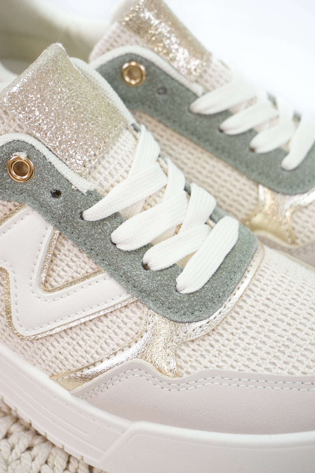 Verspielter Sneaker