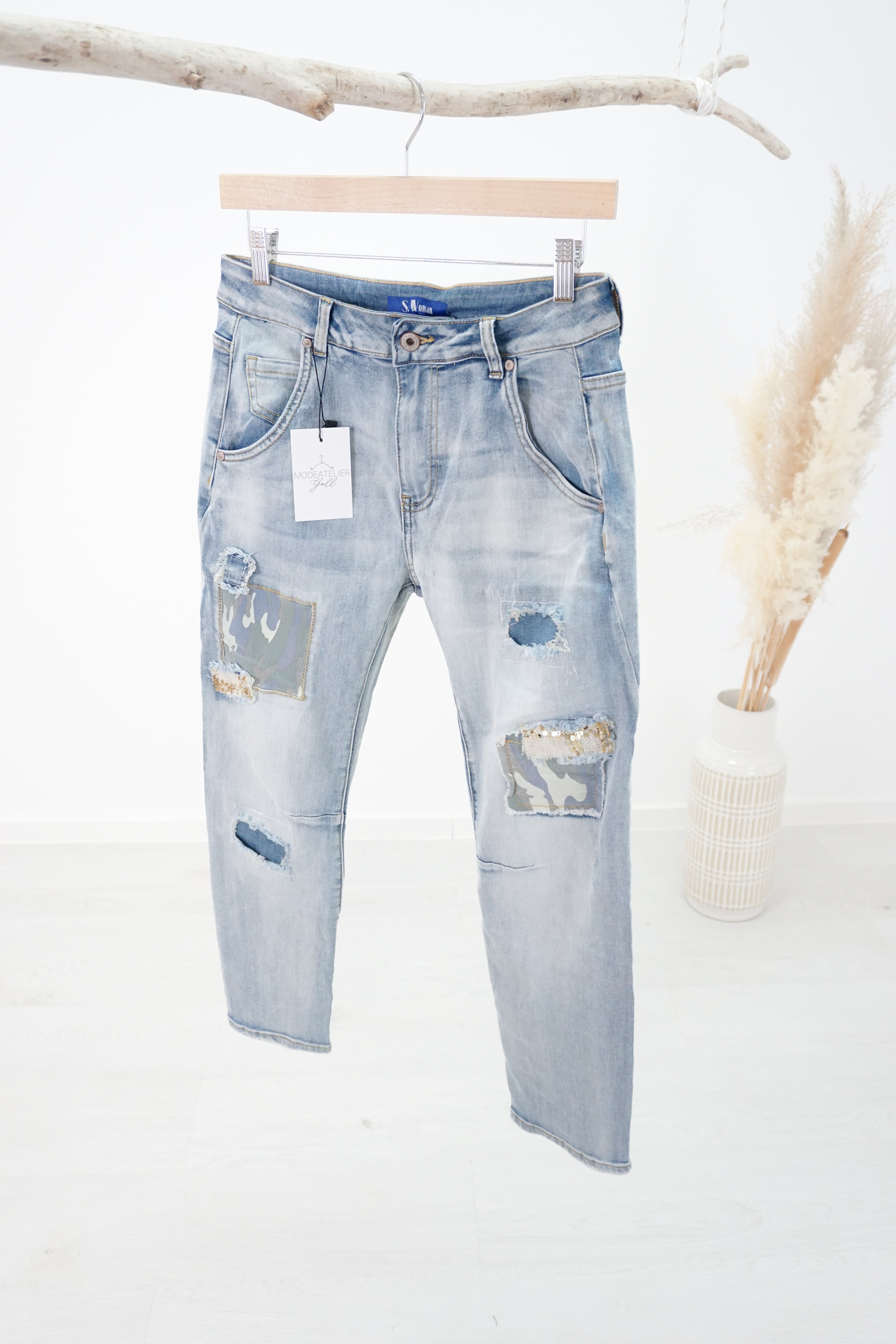 Sexy Woman Jeans mit coolen Patches