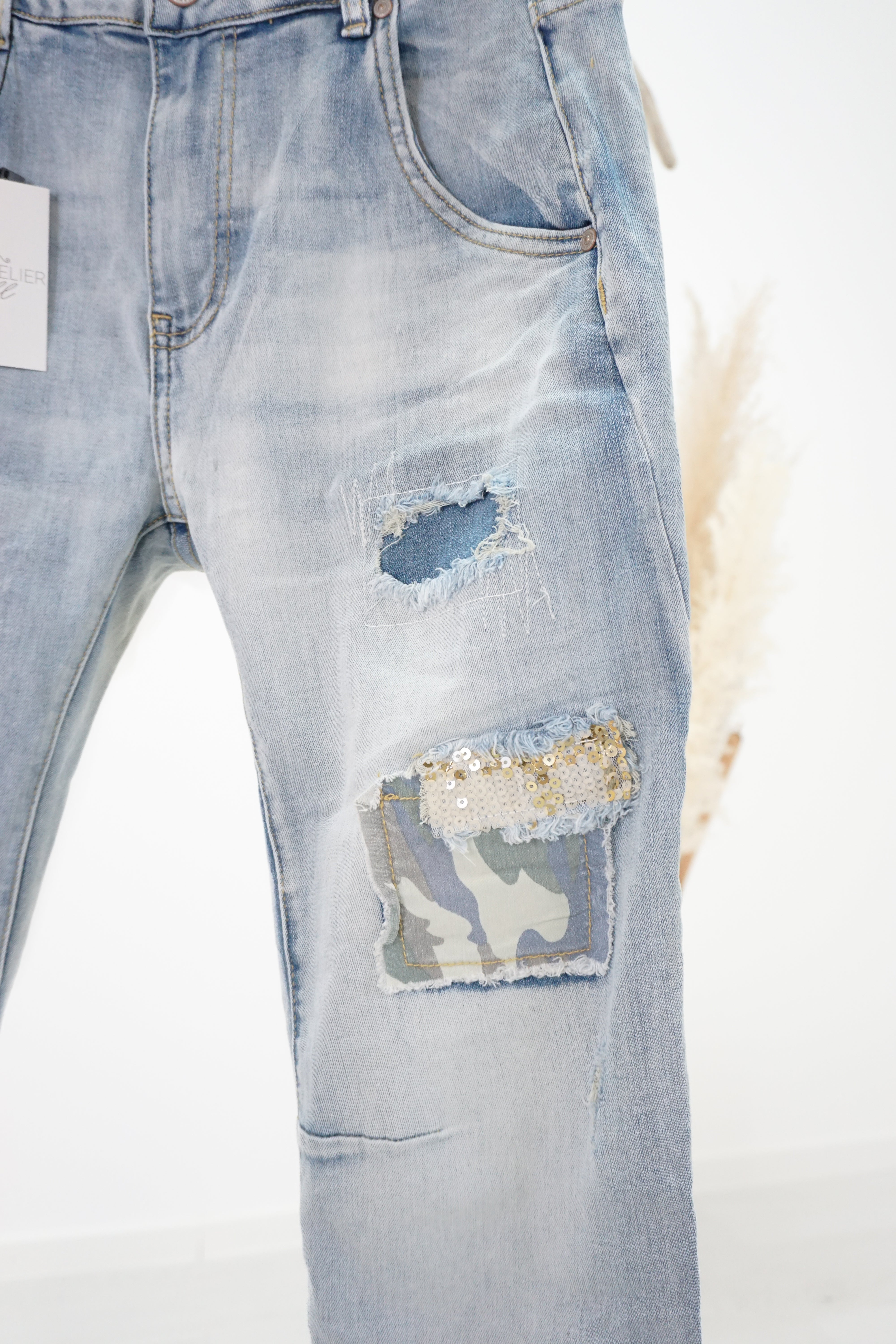 Sexy Woman Jeans mit coolen Patches