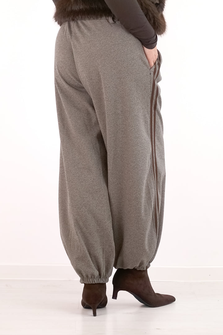Weiche Stoffhose mit Muster, schokobraun