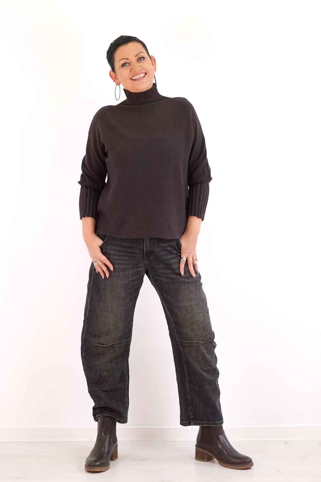 Feinstrickpulli mit Stehkragen, schokobraun