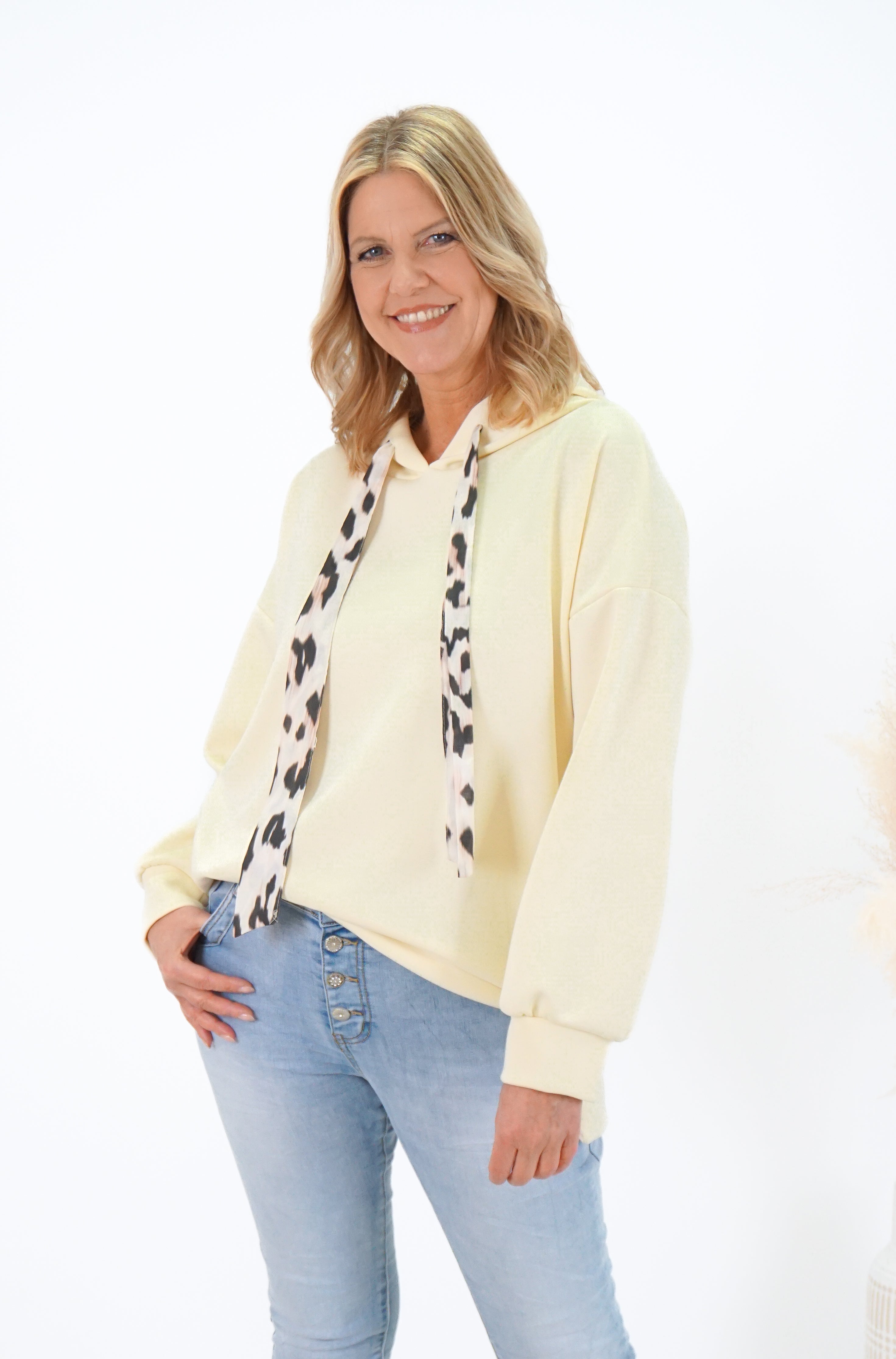 Hoodie mit Leo Details, pastellgelb