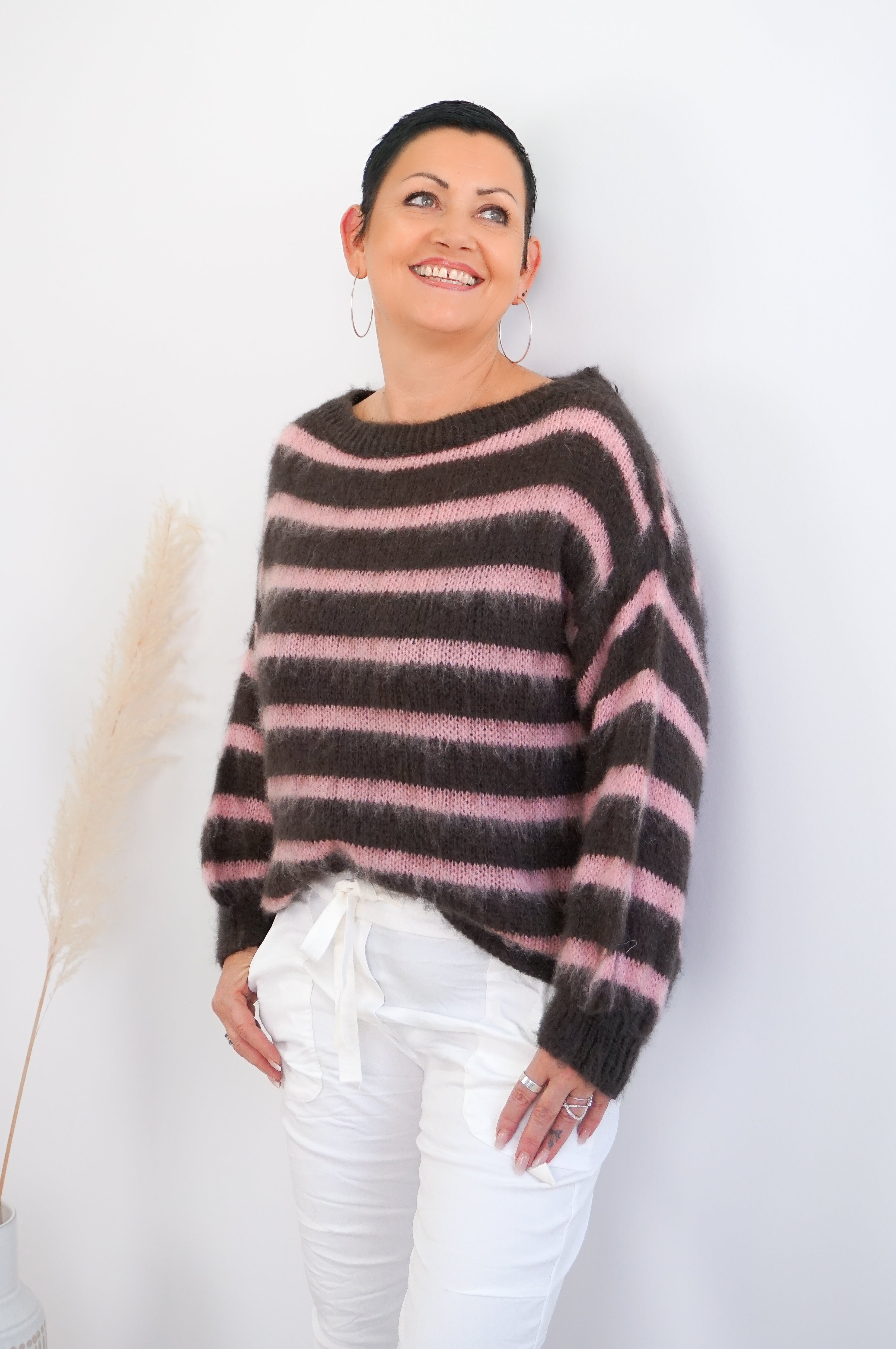 Kuscheliger Strickpulli mit Streifen, schokobraun/rose