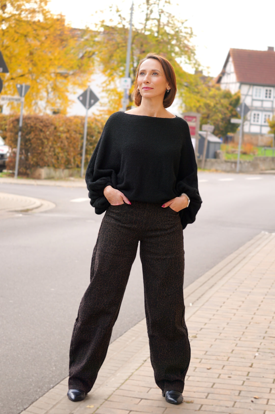 Strickpulli mit weiten Ballonärmeln, schwarz