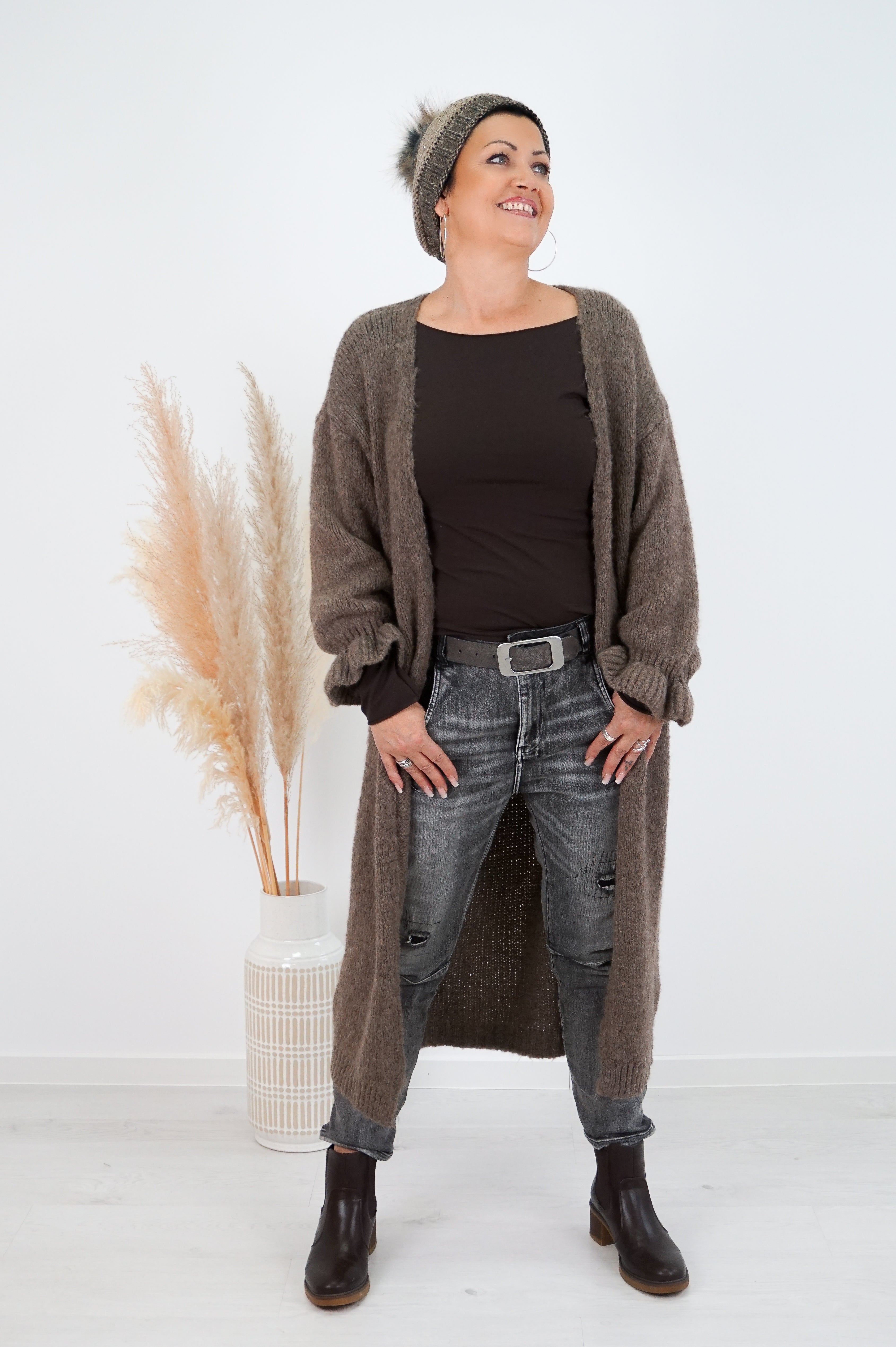 Sexy Woman Mom Jeans mit unterlegten Rissen