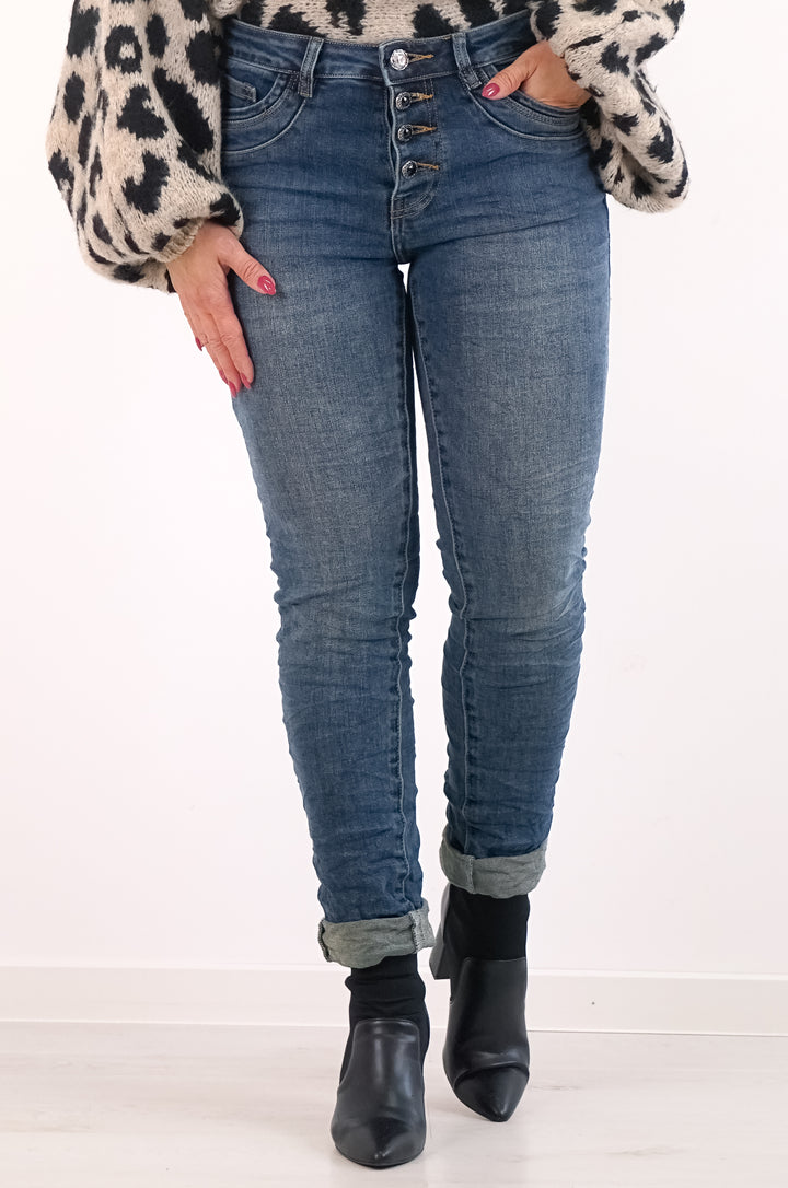 Ina 165cm trägt 34 (regulär 36)
