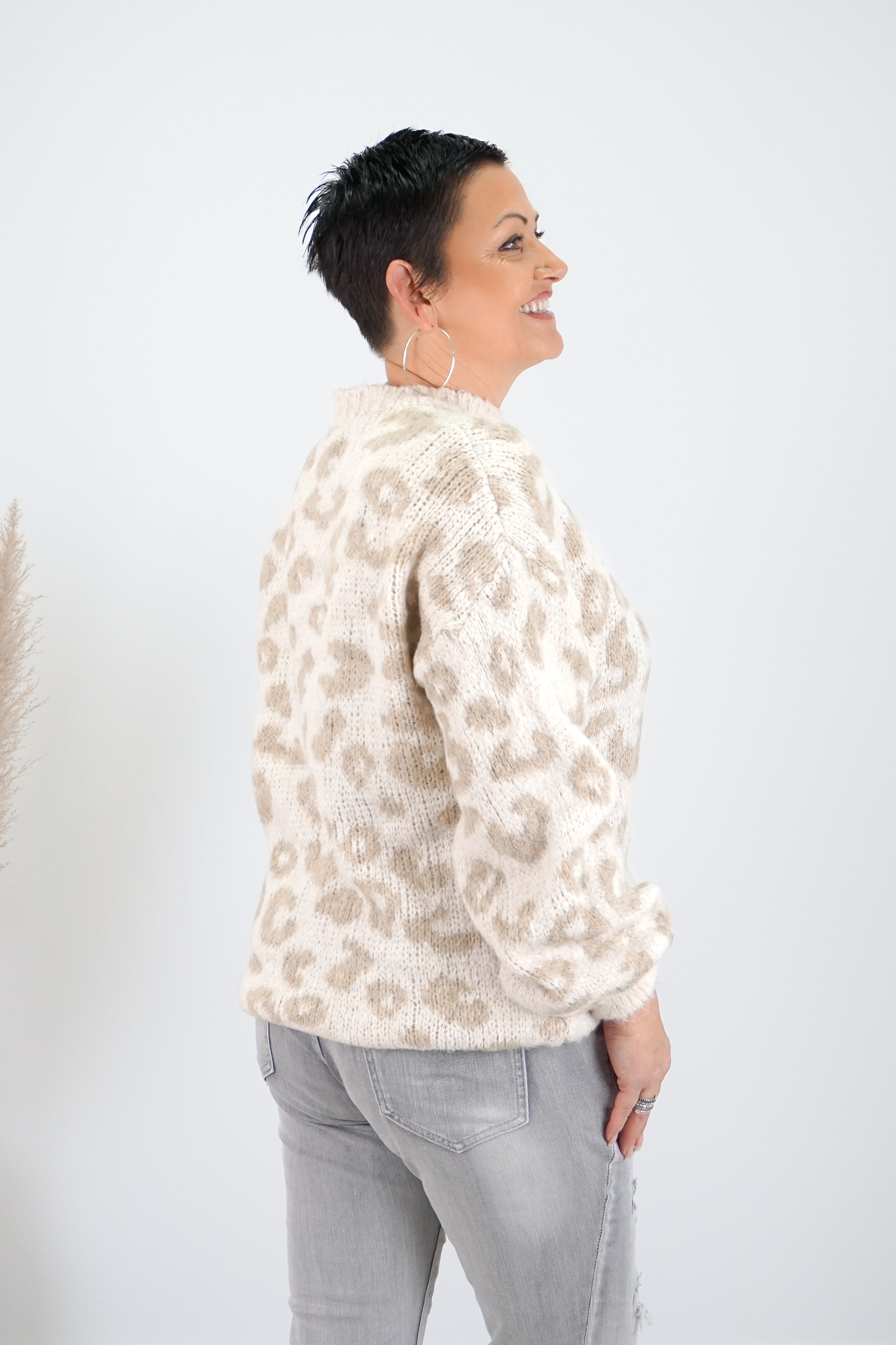 Strickpulli mit Leo Muster, hellbeige