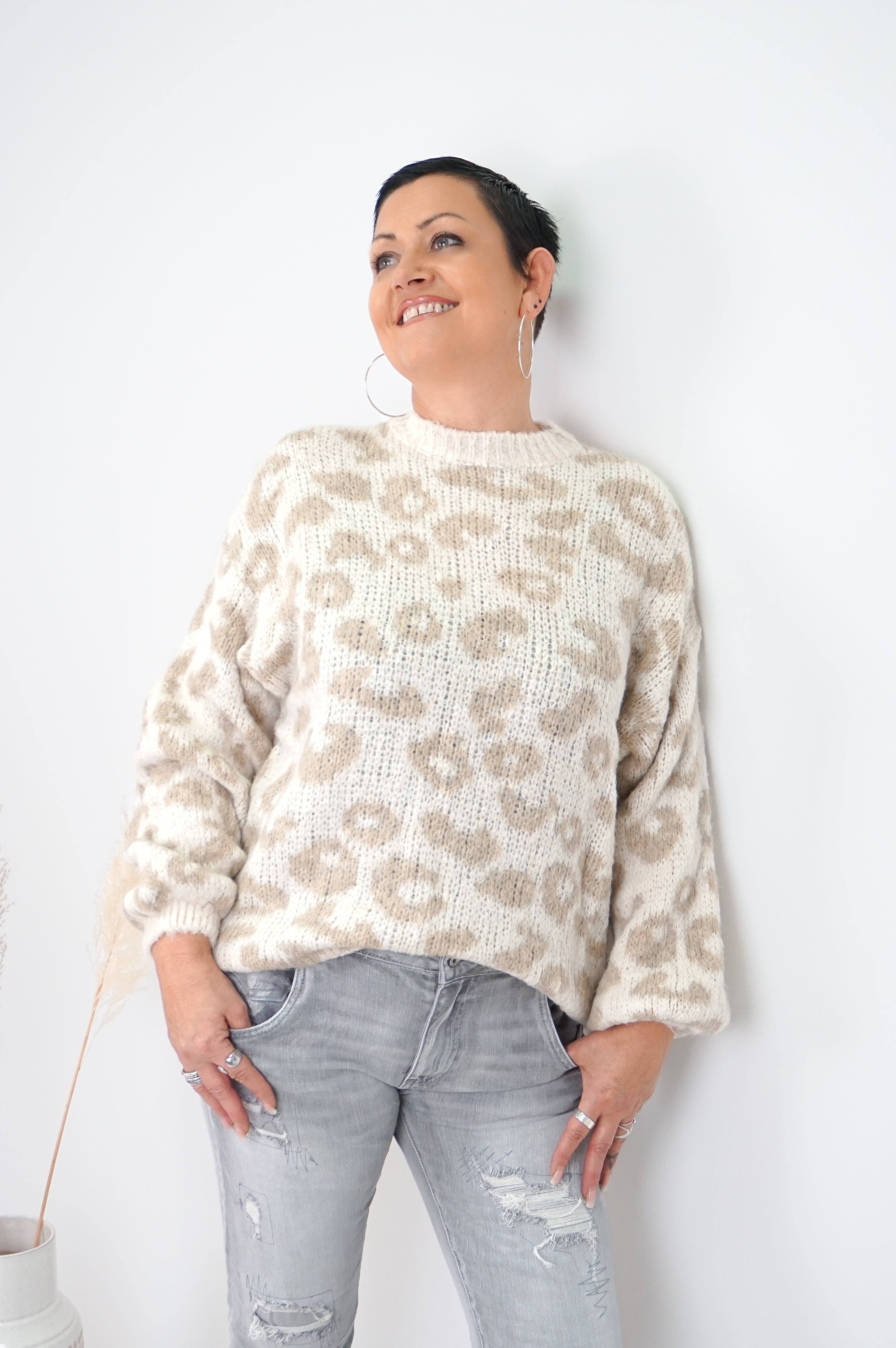 Strickpulli mit Leo Muster, hellbeige
