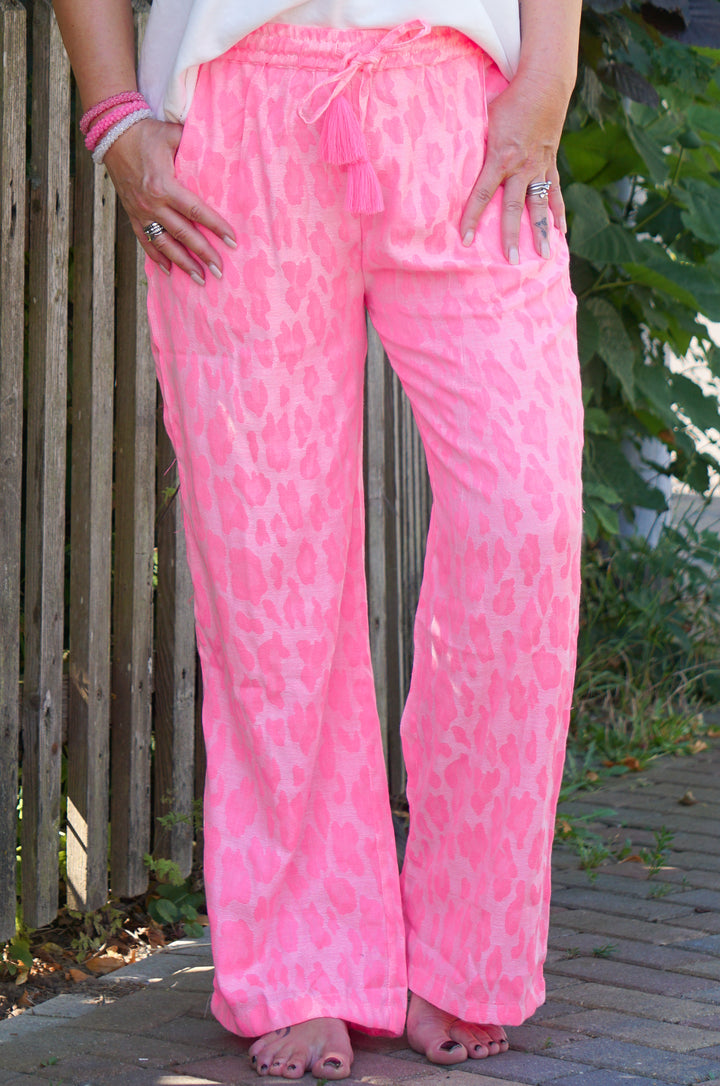 Sommerhose mit Leo Print, neonpink