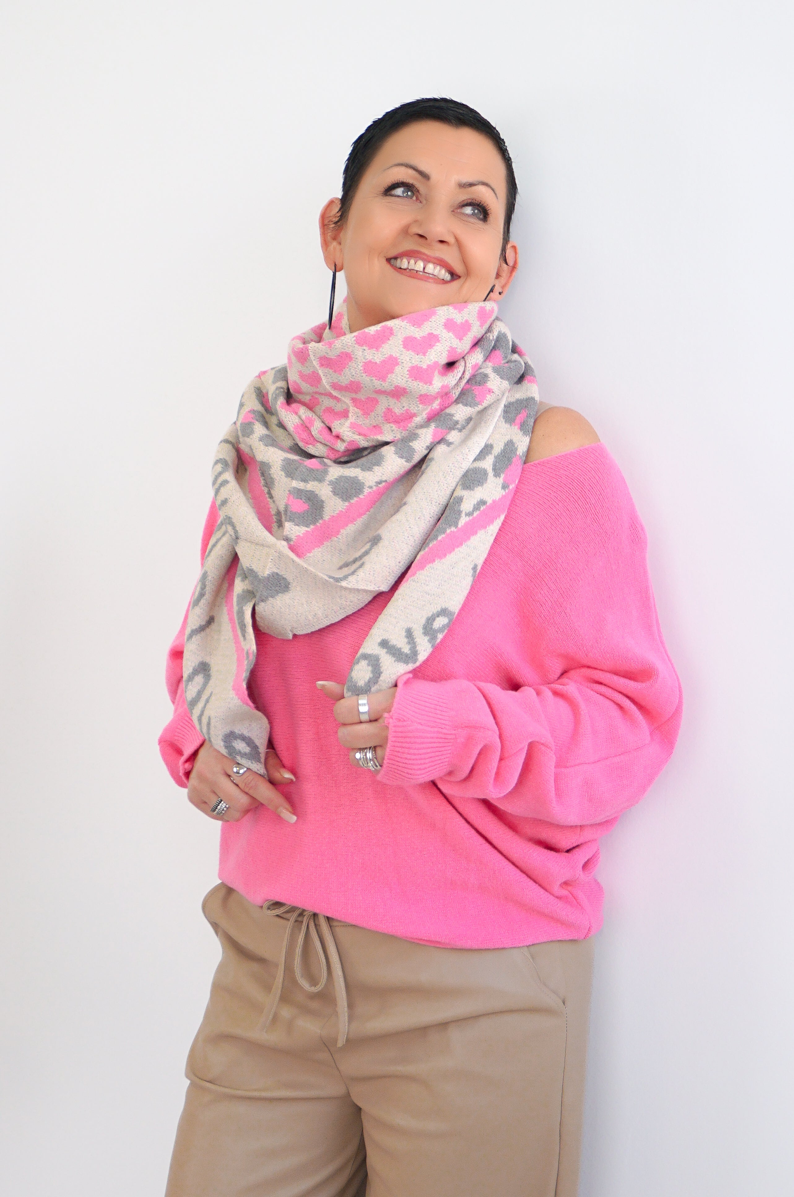 Dreiecksschal "Love is Love", hellbeige/pink