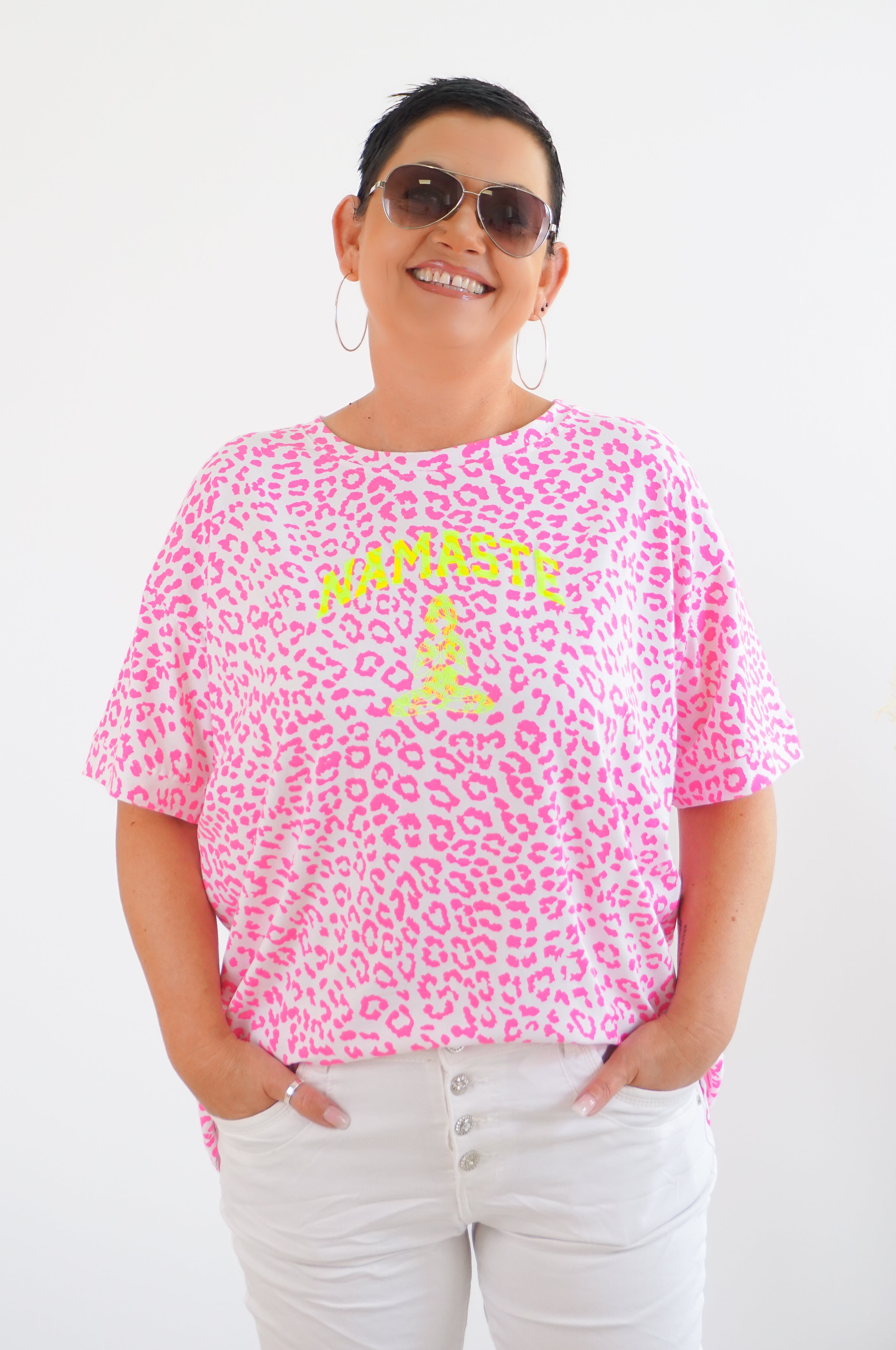 T-Shirt "Namaste", weiß/neonpink