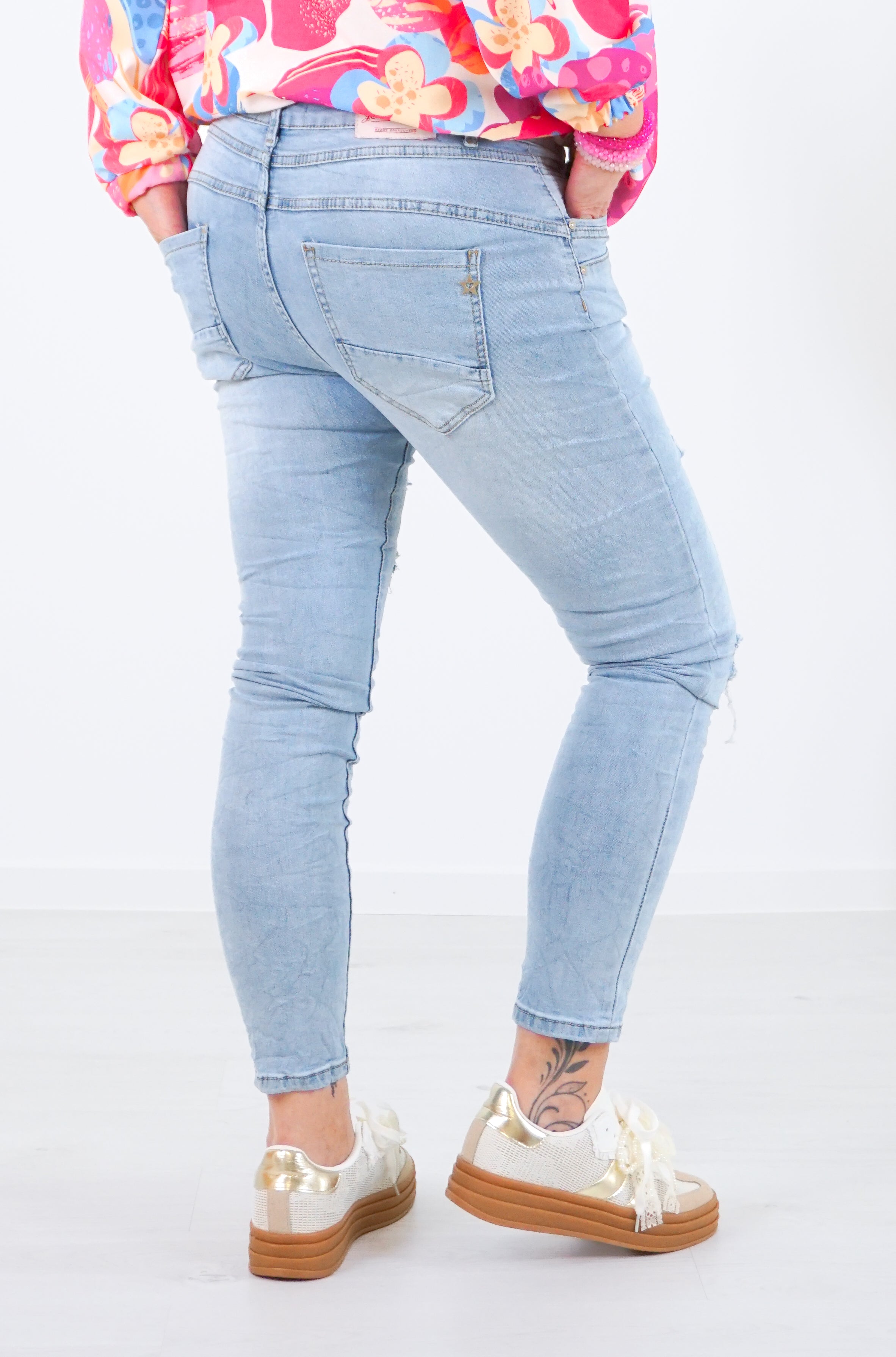 Jewelly Jeans mit unterlegten Rissen