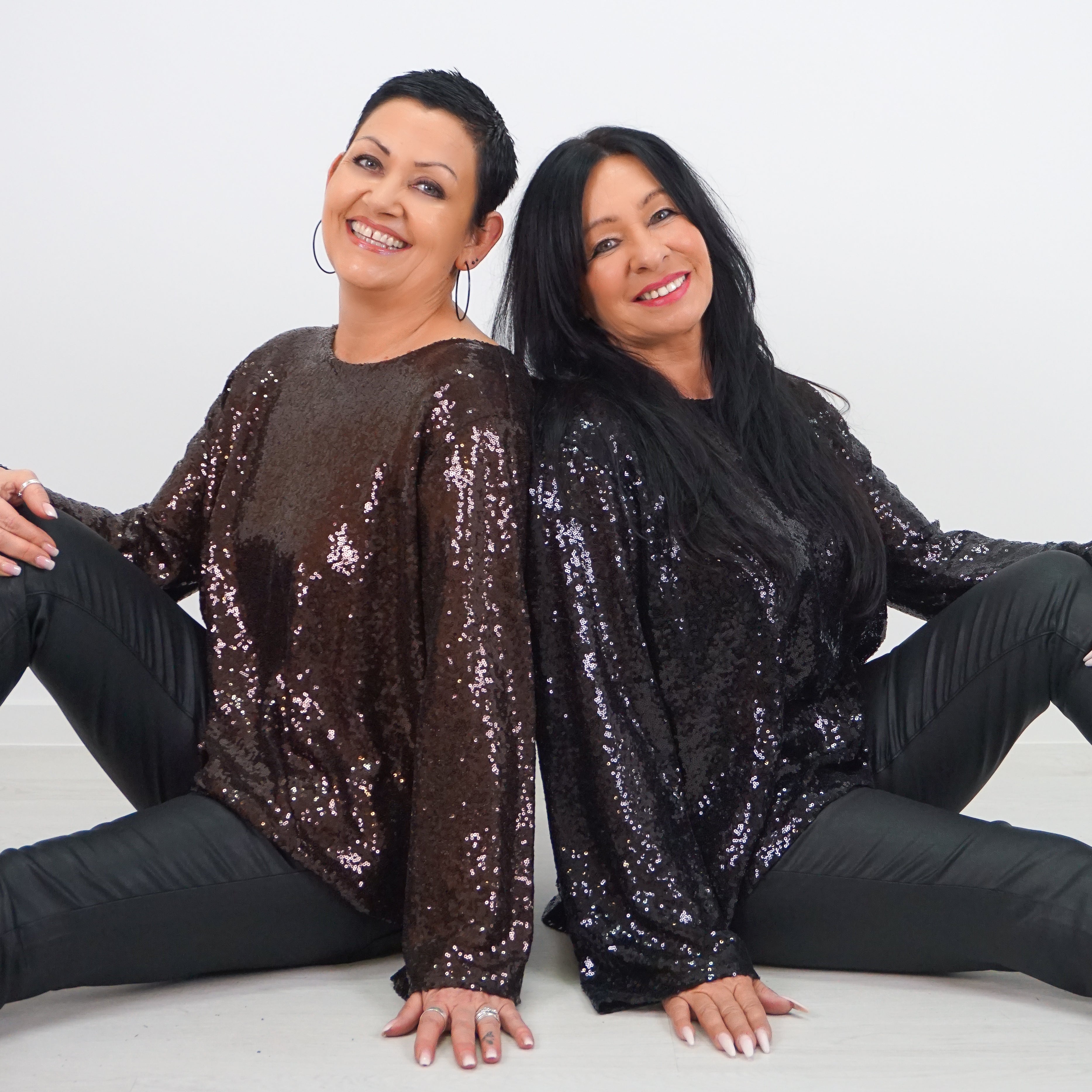 Bluse mit Pailletten und Schleife, schokobraun