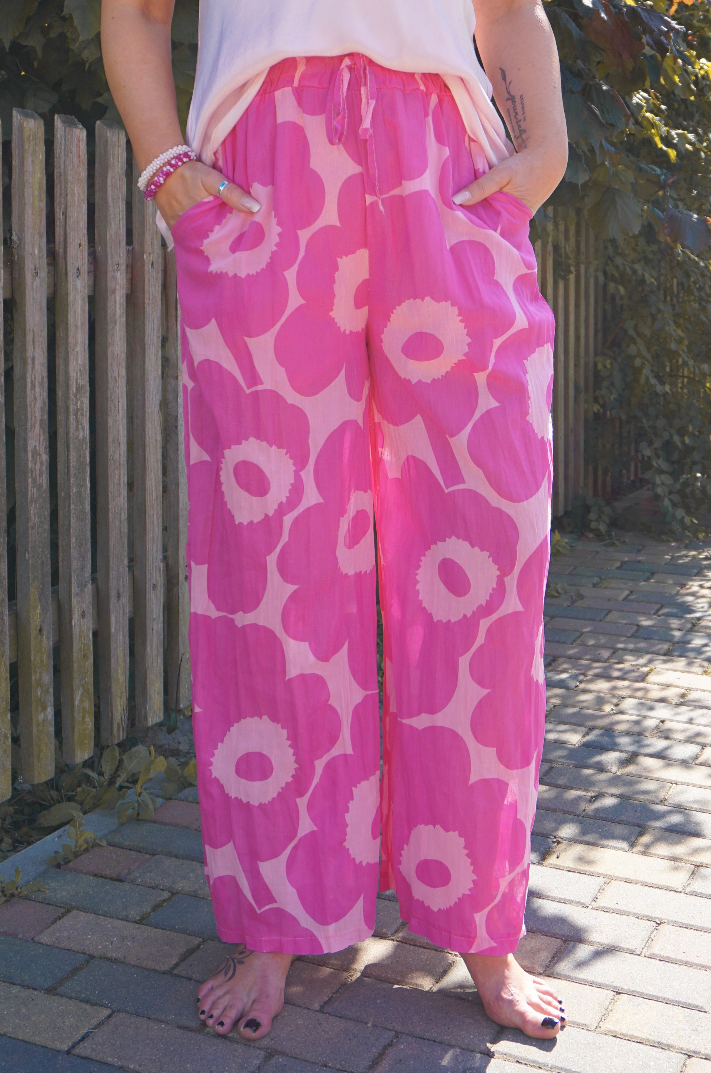 Leichte Sommerhose mit Blumen Print