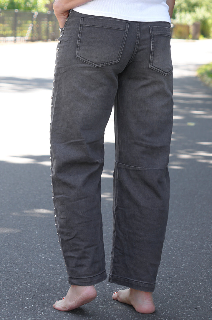 Sexy Woman Barrel Jeans mit Nieten, grau