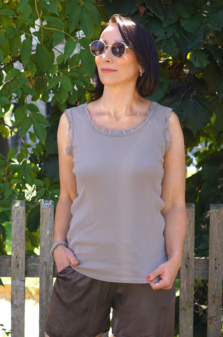 Top mit Spitze, taupe