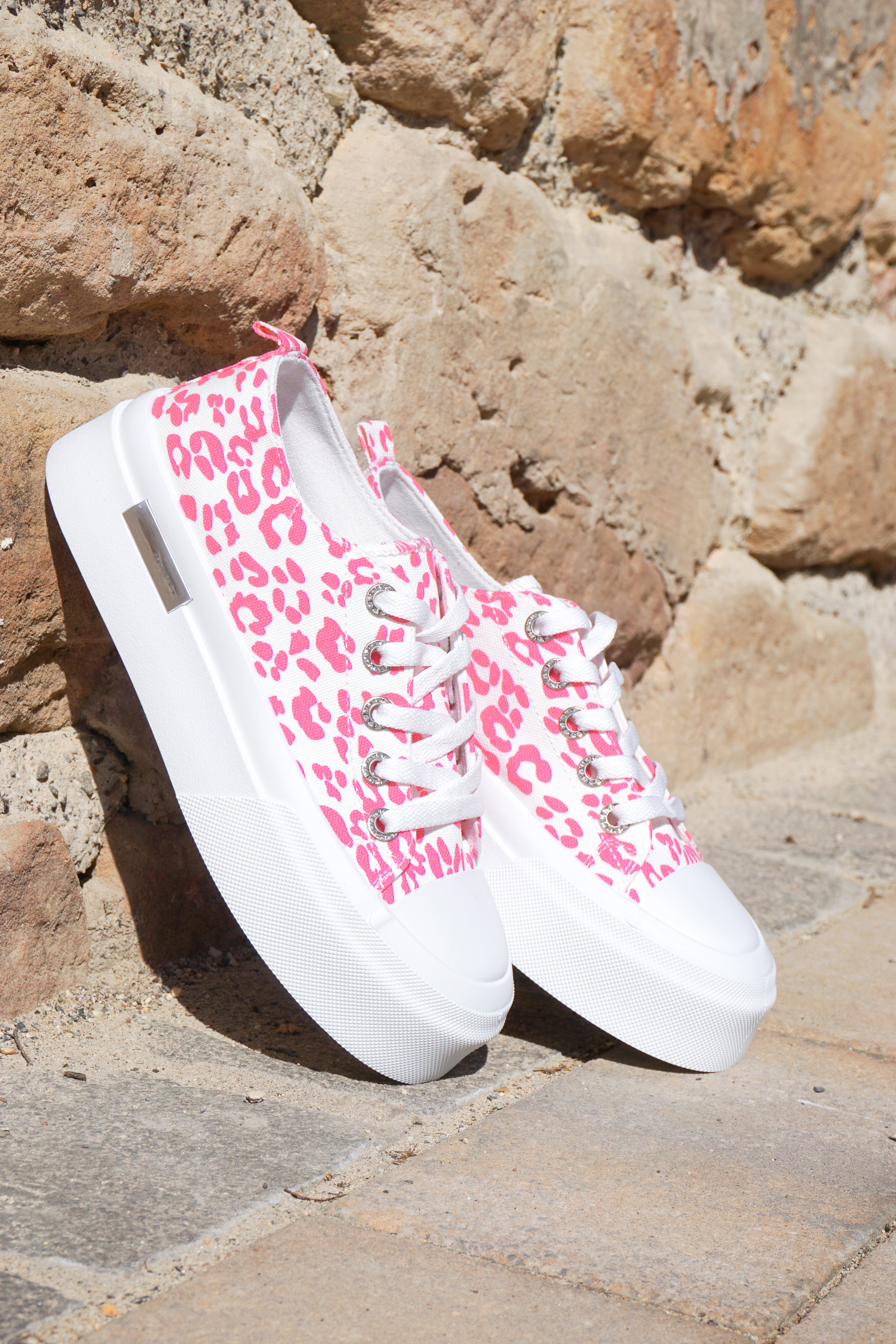 Sneaker mit Leo Print, weiß/pink