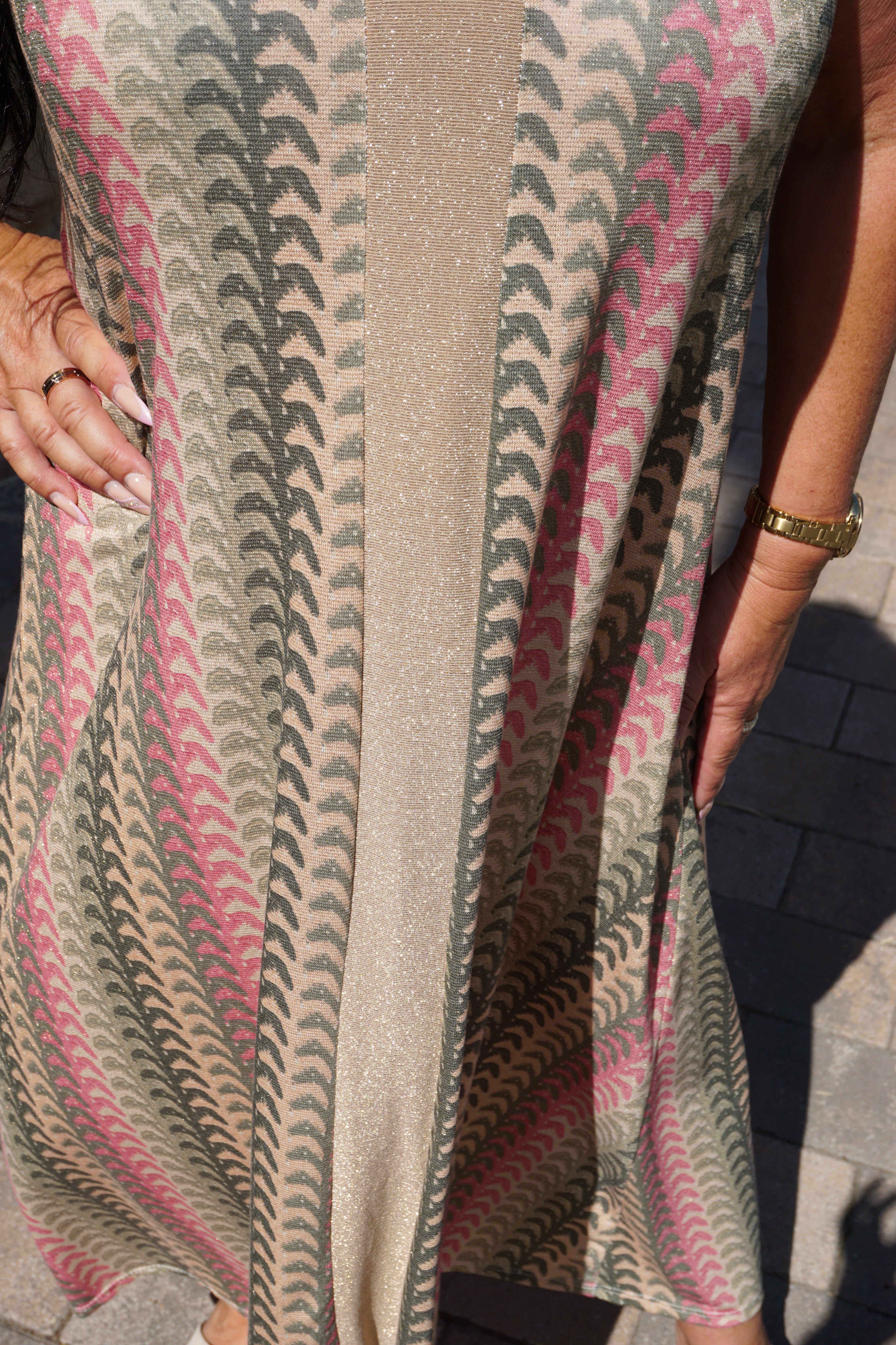 Kleid mit Print und goldenem Schimmer