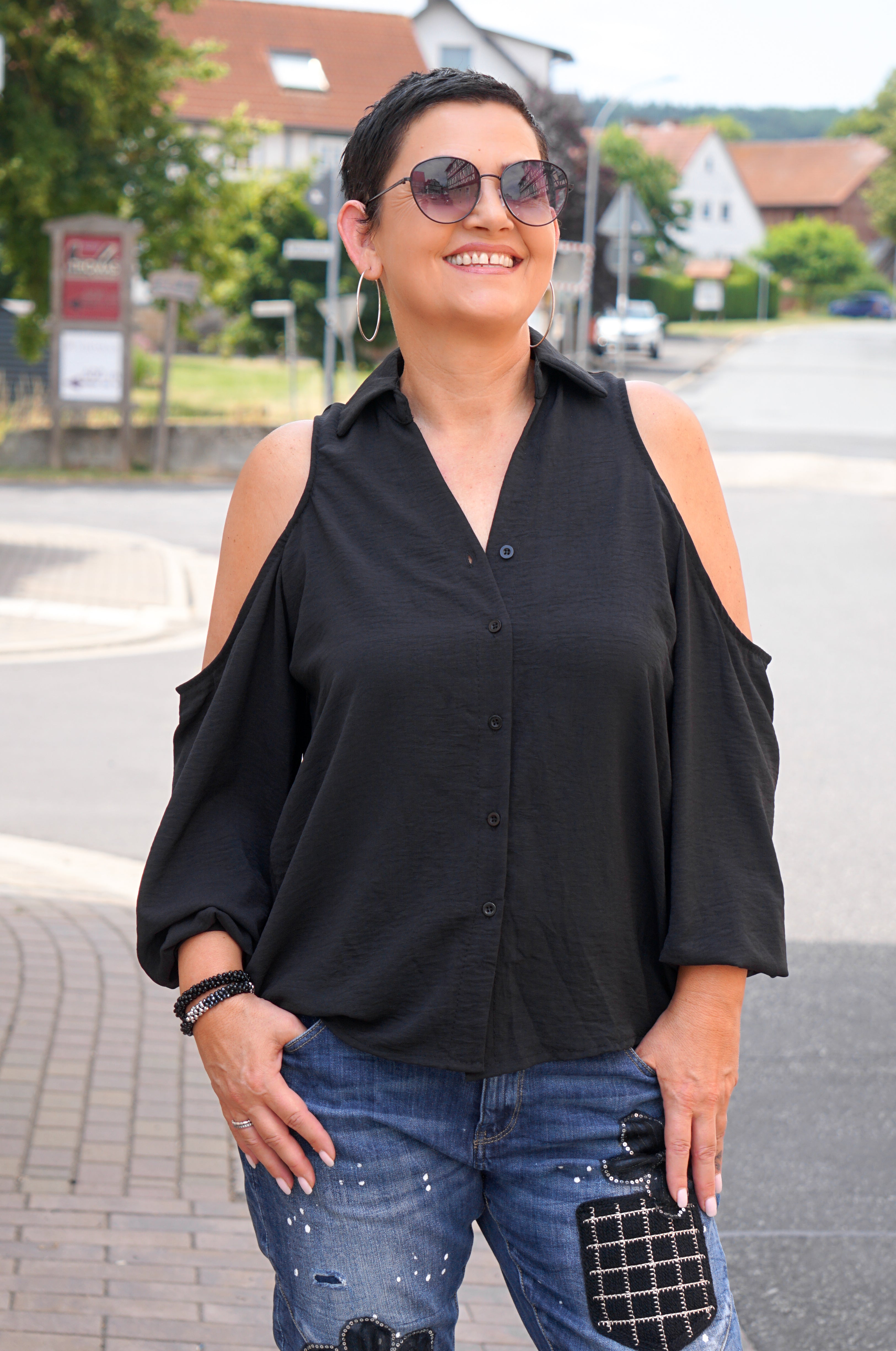 Bluse mit Cut-Outs, schwarz