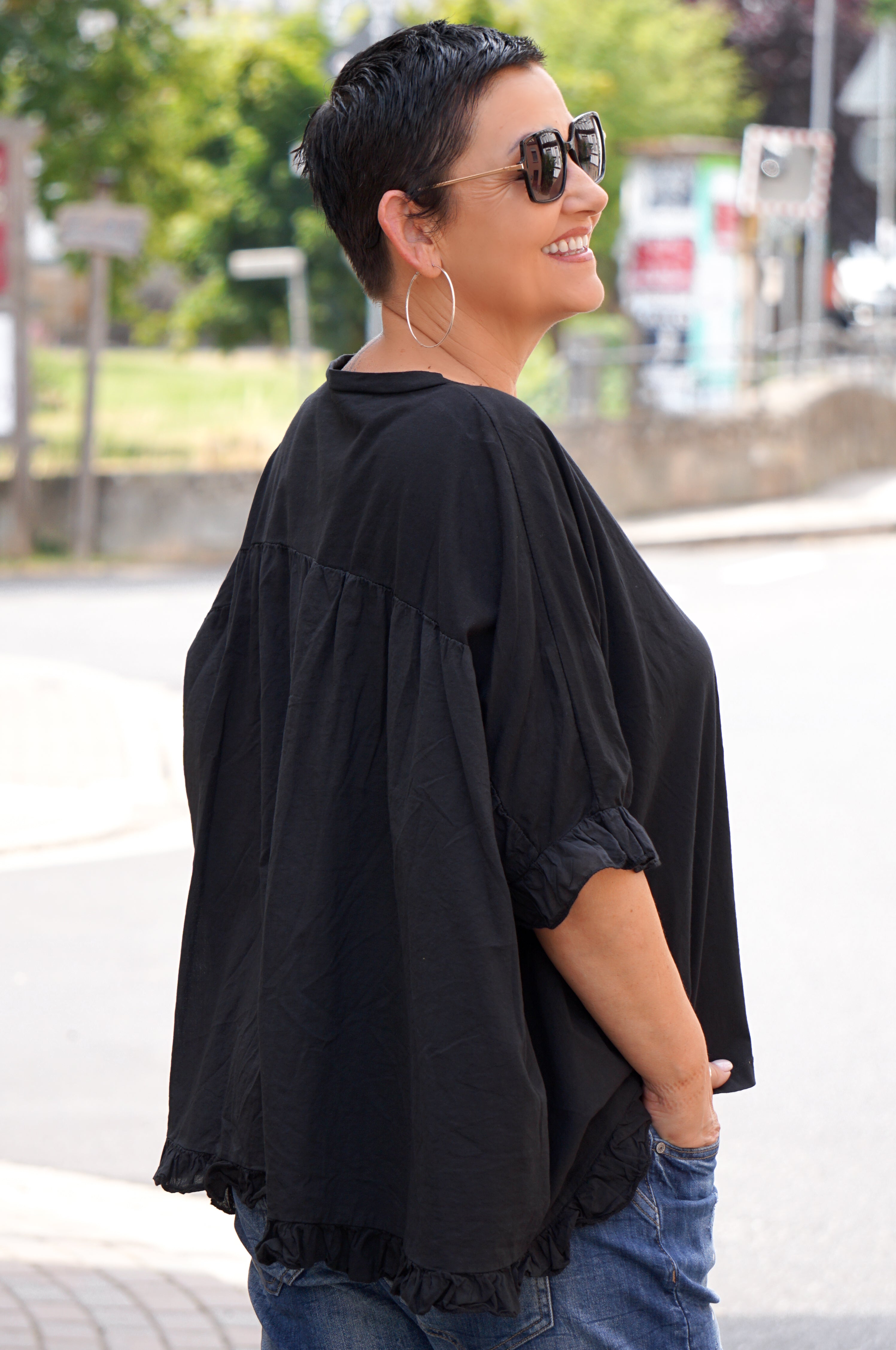 Kurzarm Blusenshirt mit Rüschen, schwarz