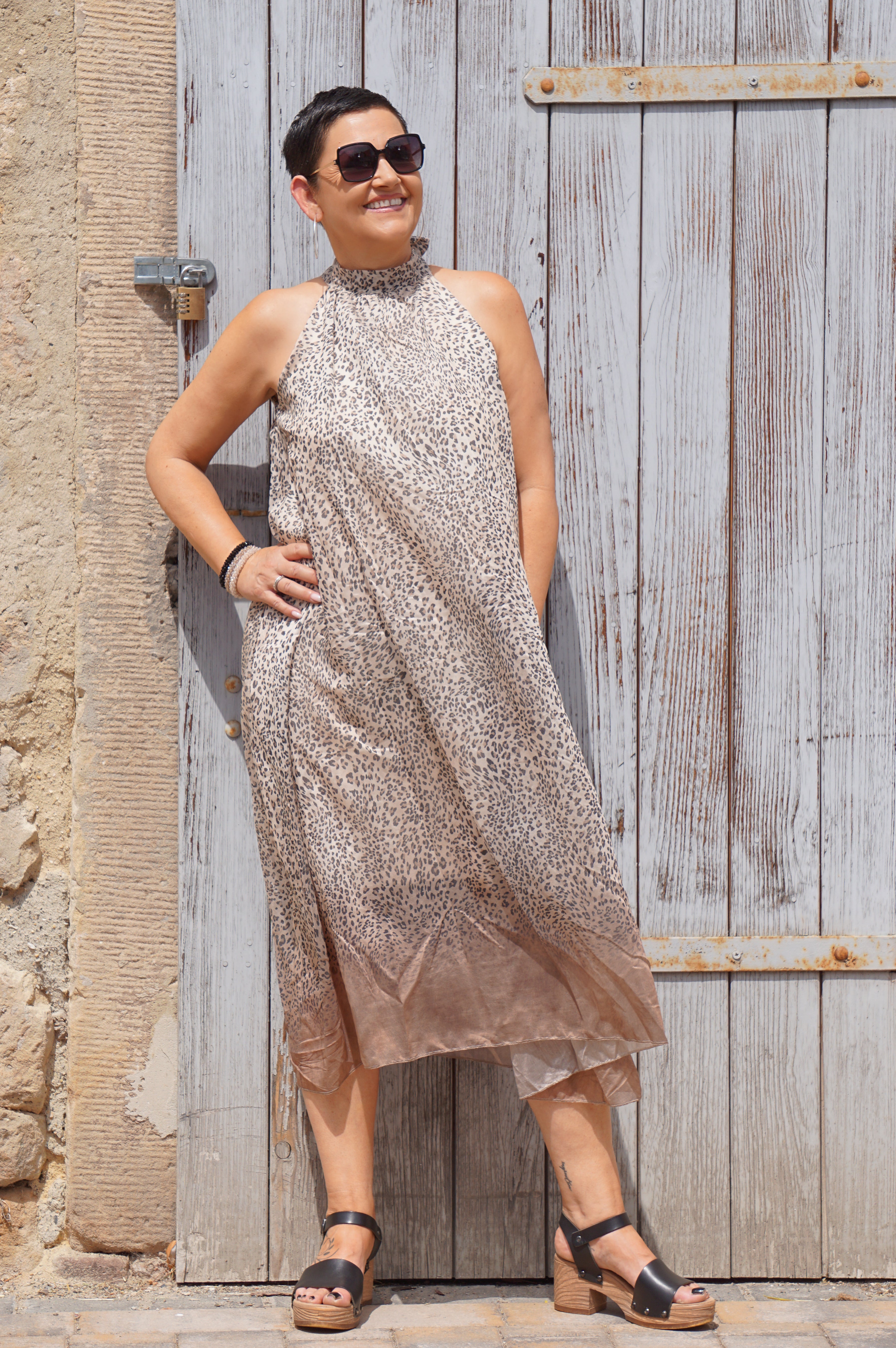 Langes Kleid mit Leo Print und Verlauf, braun