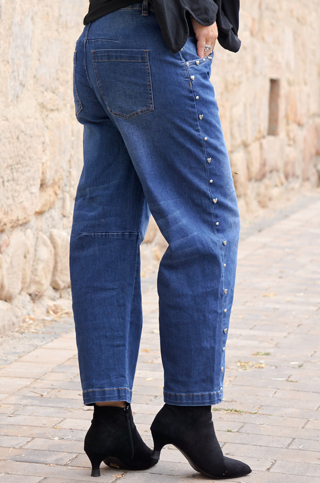 Sexy Woman Barrel Jeans mit Nieten, blau