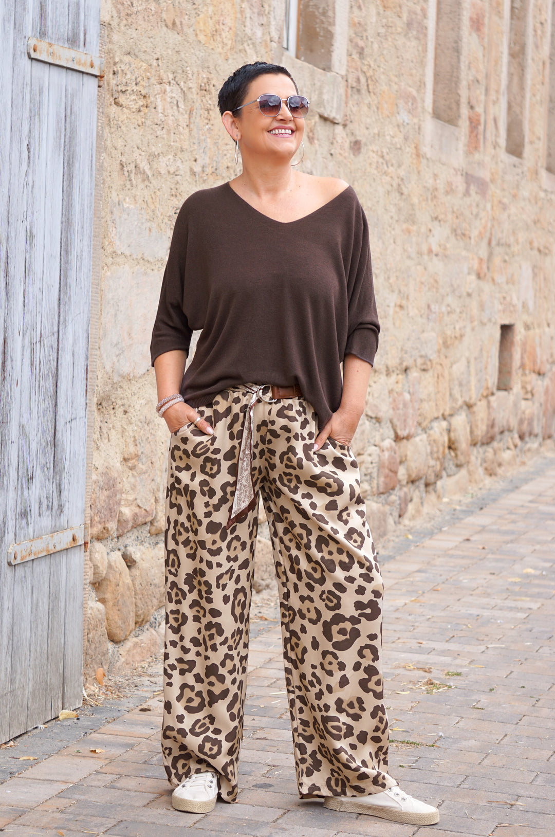 Hose mit Leo Print inkl. Gürtel, beige