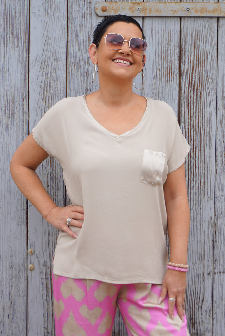 Zweite Wahl - T-Shirt mit Satin Details, beige - Vom Umtausch ausgeschlossen