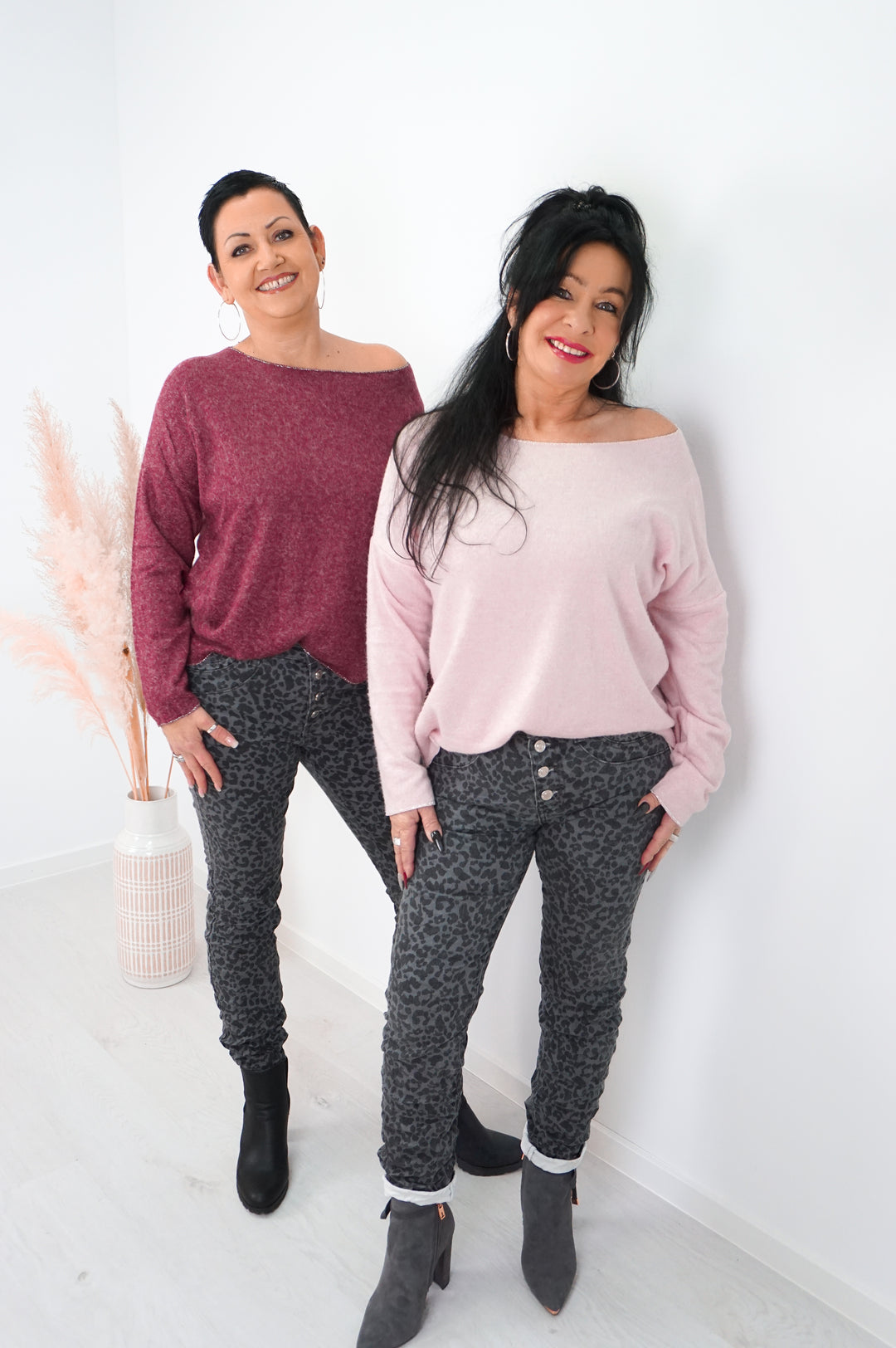 Jewelly Jeans mit Leo Print, grau