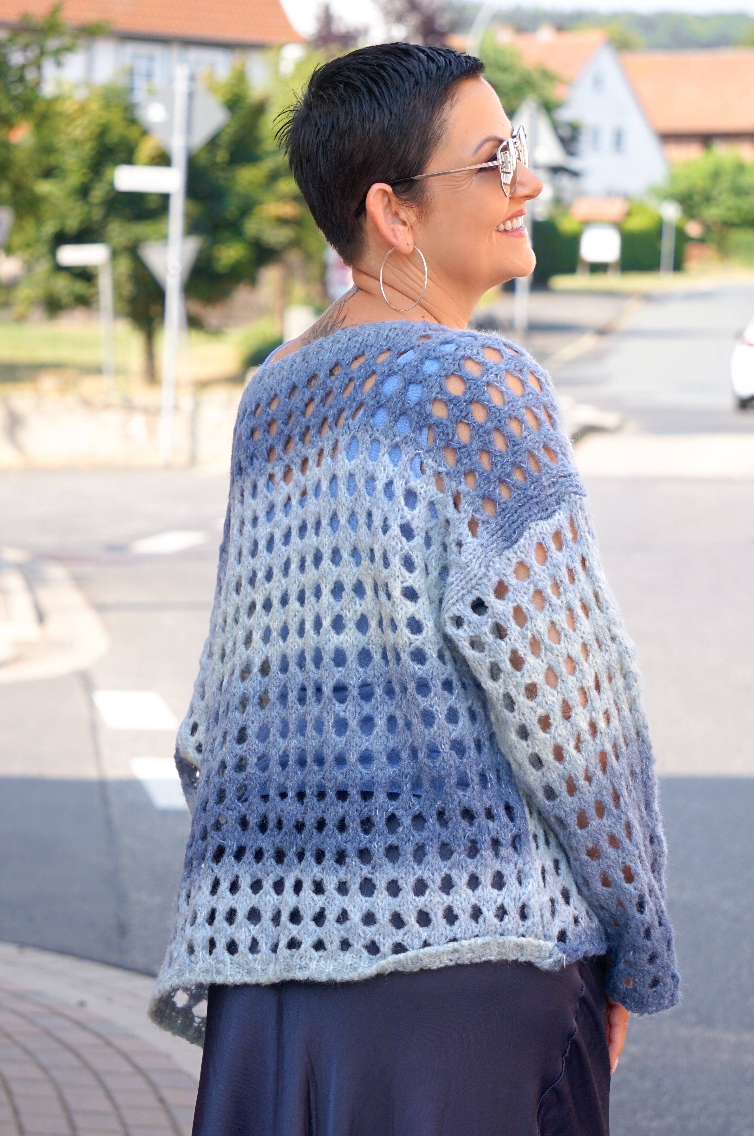 Lochstrickpulli mit Farbverlauf, blau