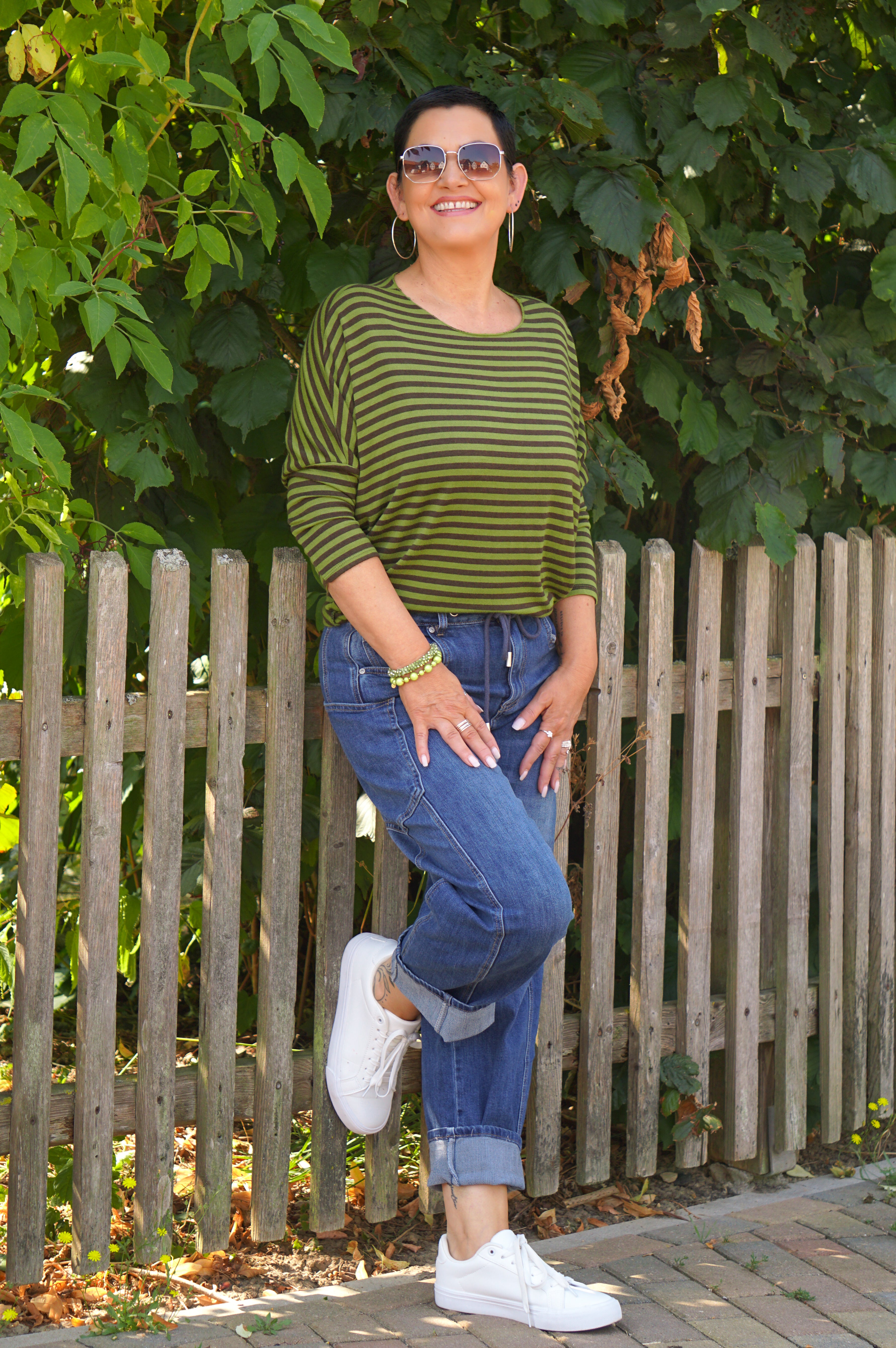 Gestreifter Feinstrickpulli, grün/schokobraun