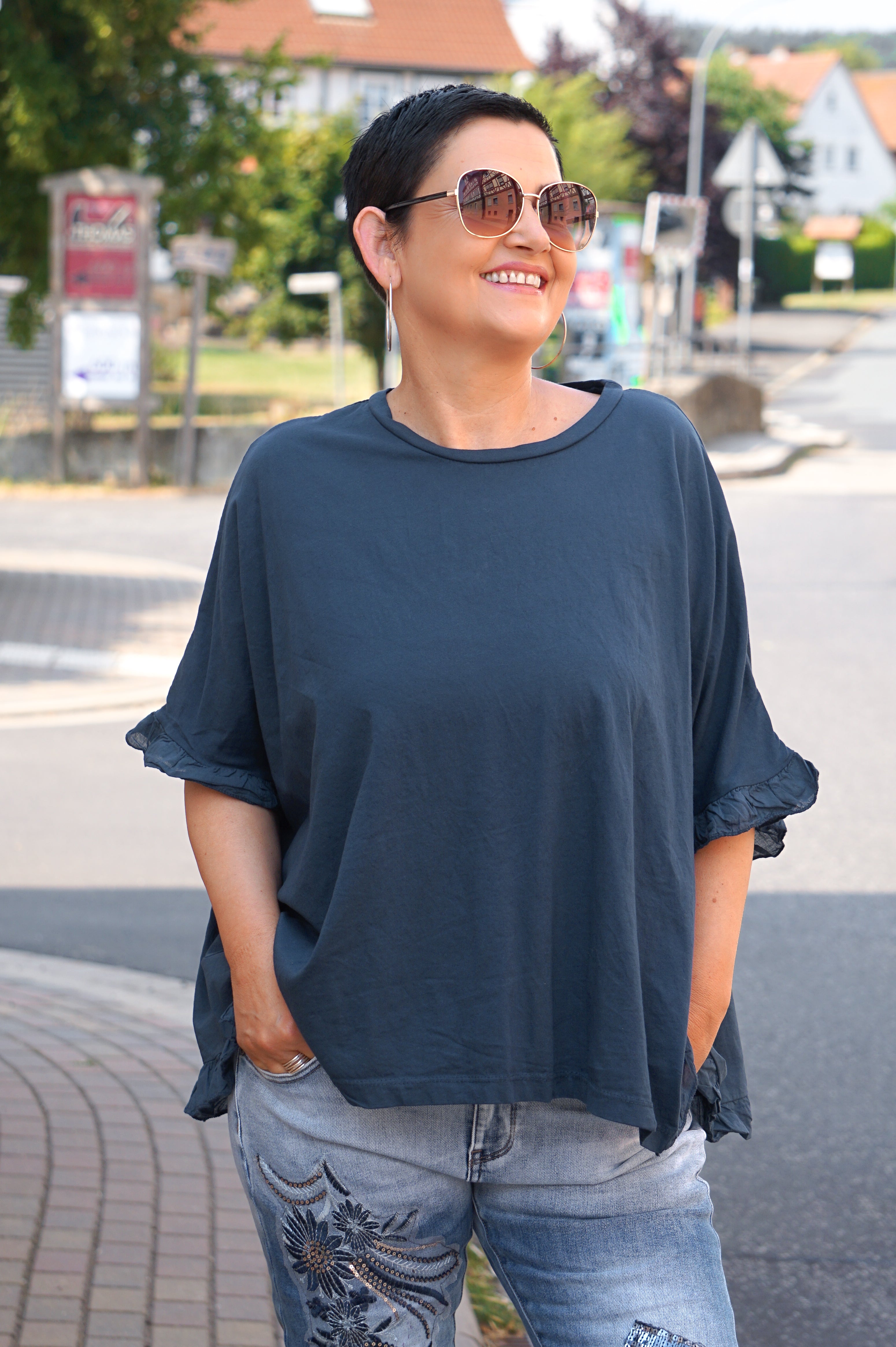 Kurzarm Blusenshirt mit Rüschen, dunkelblau