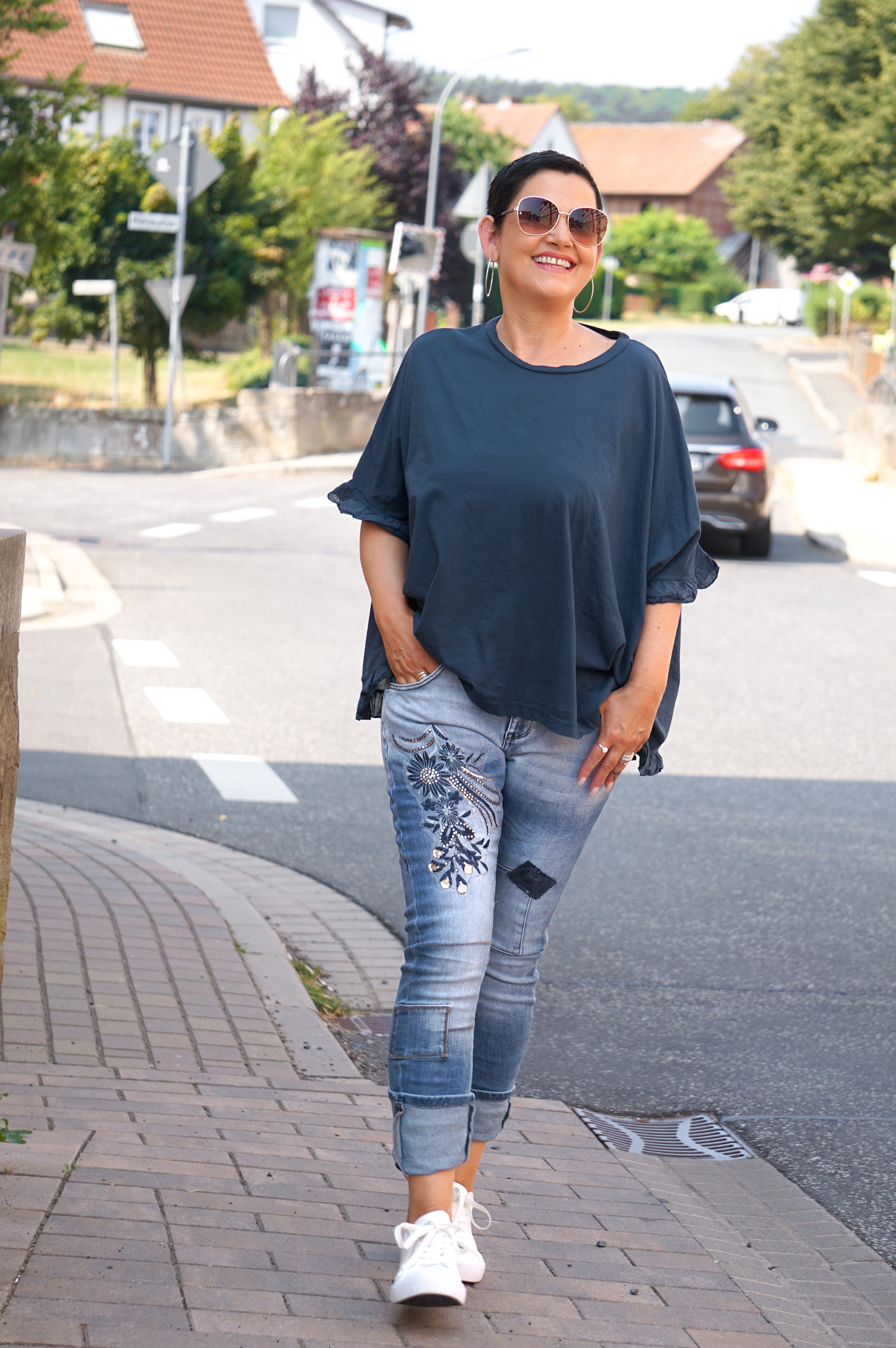 Kurzarm Blusenshirt mit Rüschen, dunkelblau