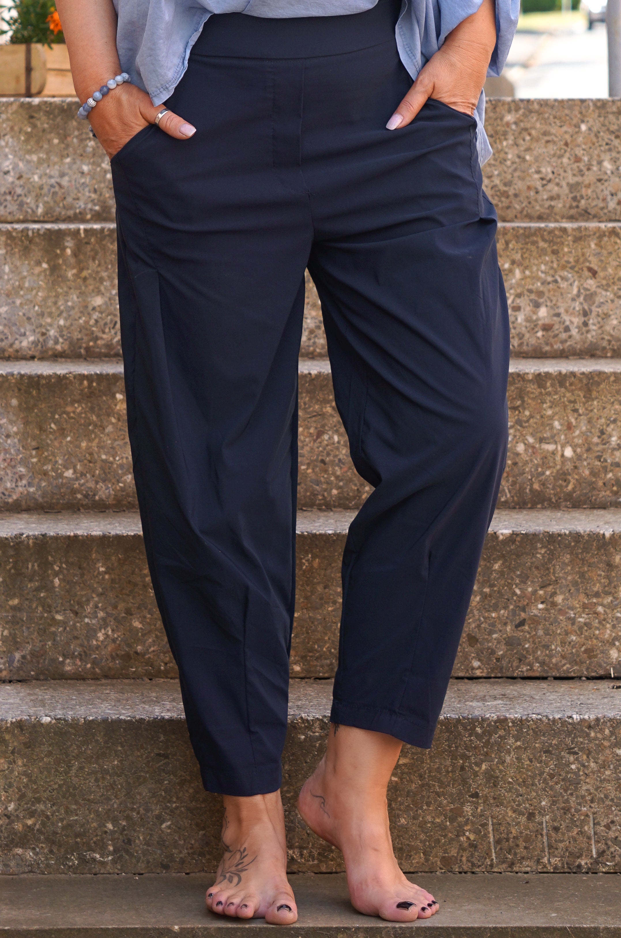 Leichte Hose mit Barrel Schnitt, dunkelblau