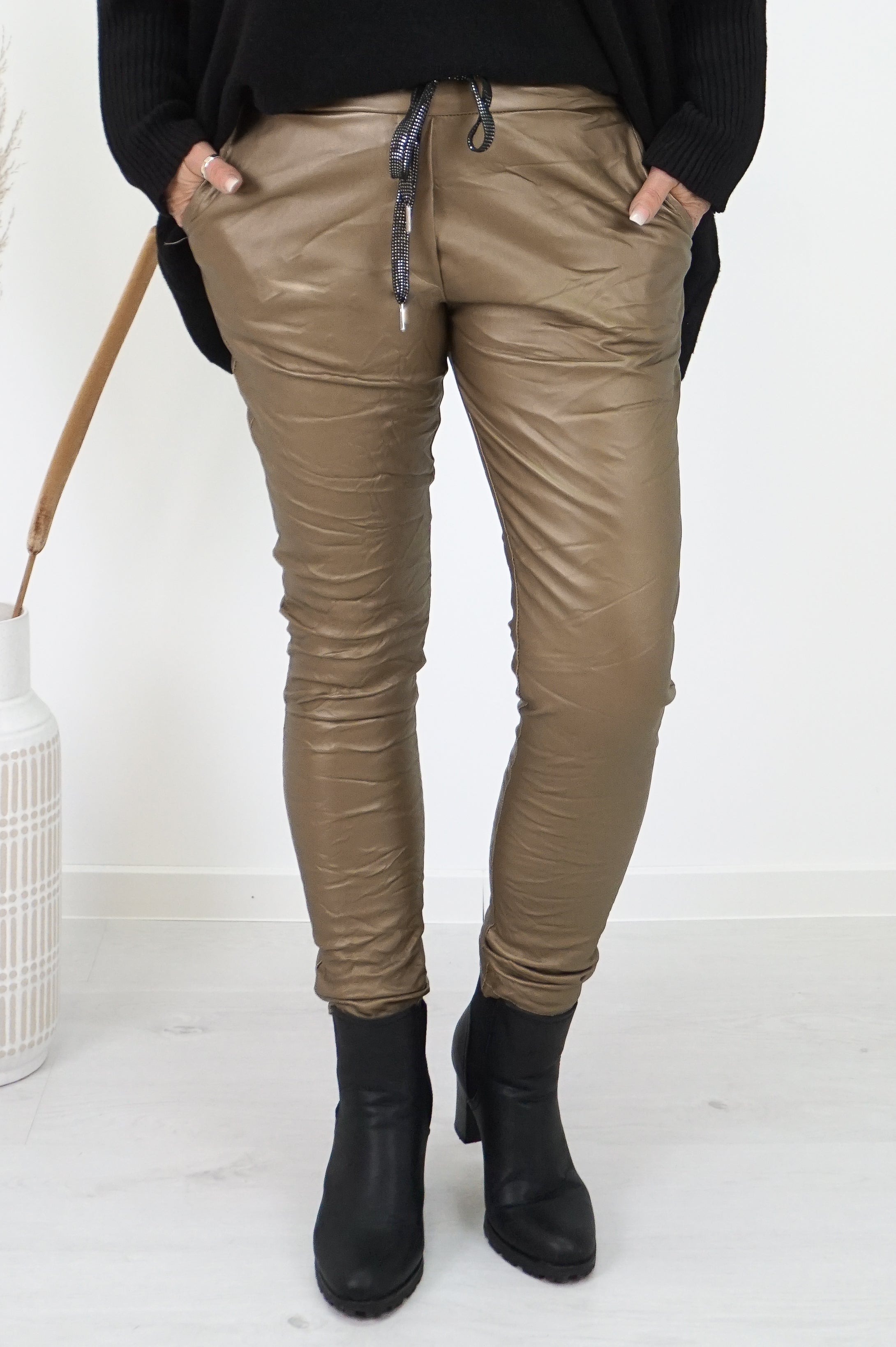 Lederimitat Jogpant „classy“, gold