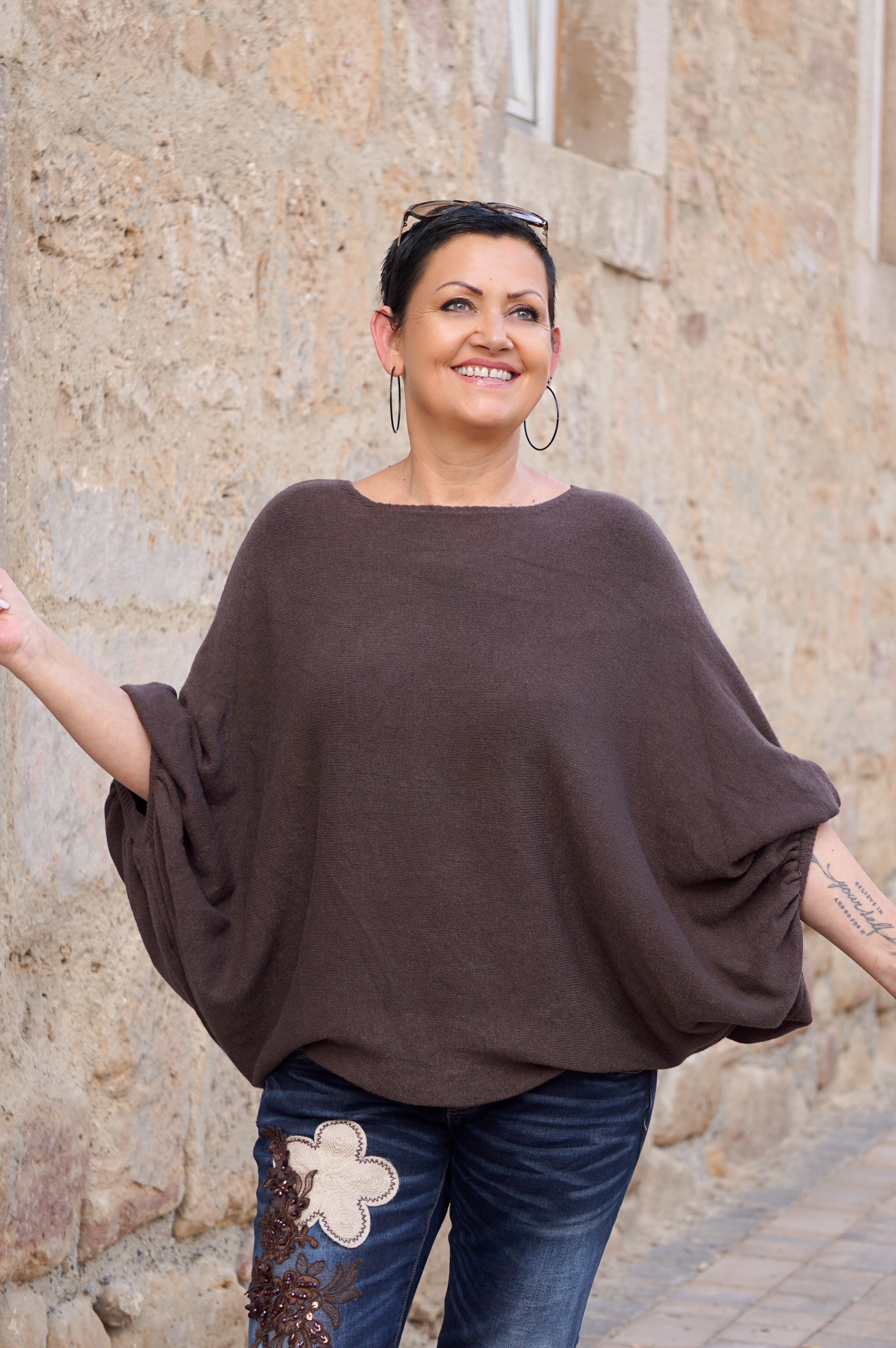 Weiter Kurzarm Feinstrickpulli, schokobraun