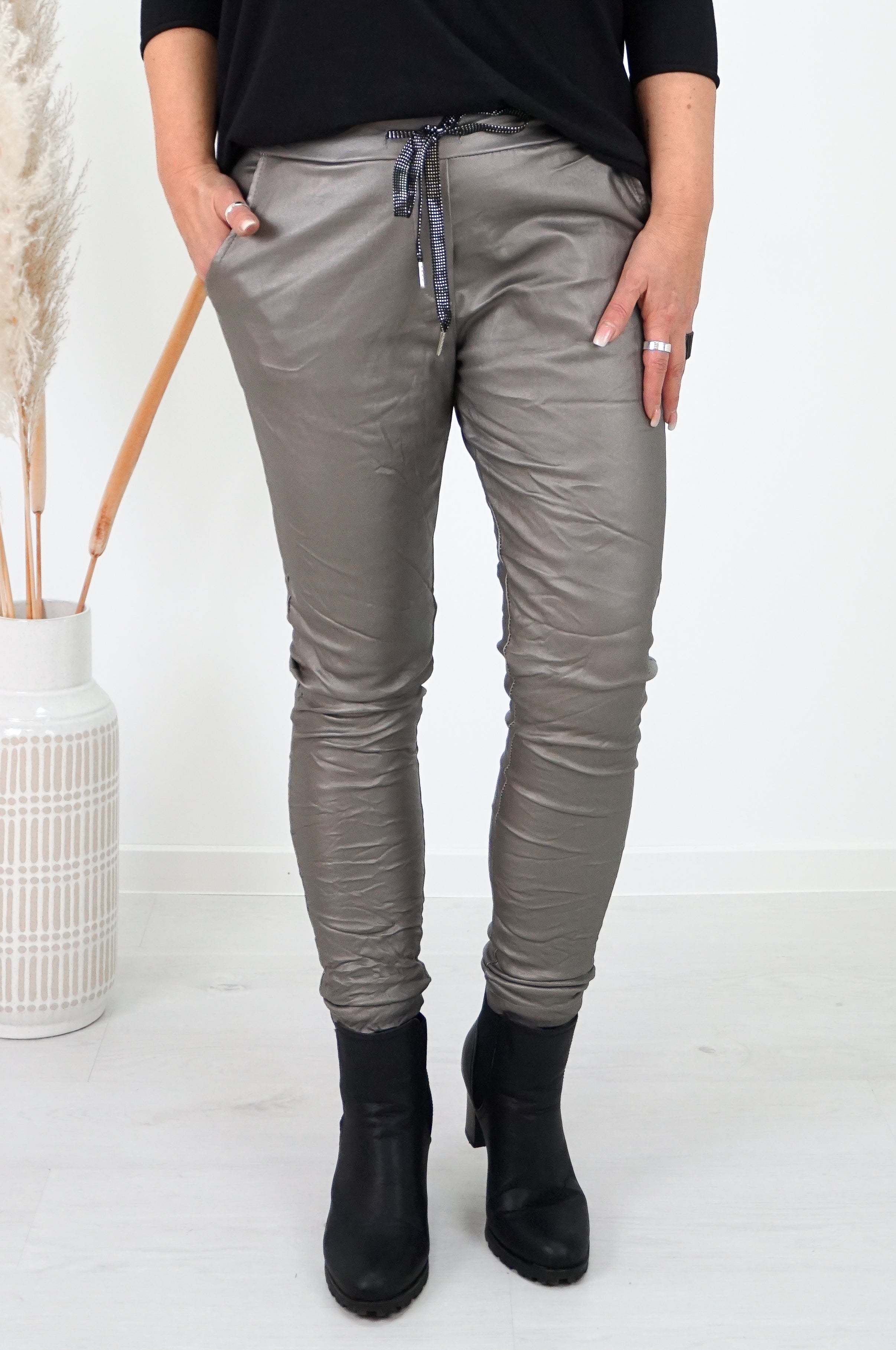 Lederimitat Jogpant „classy“, silber