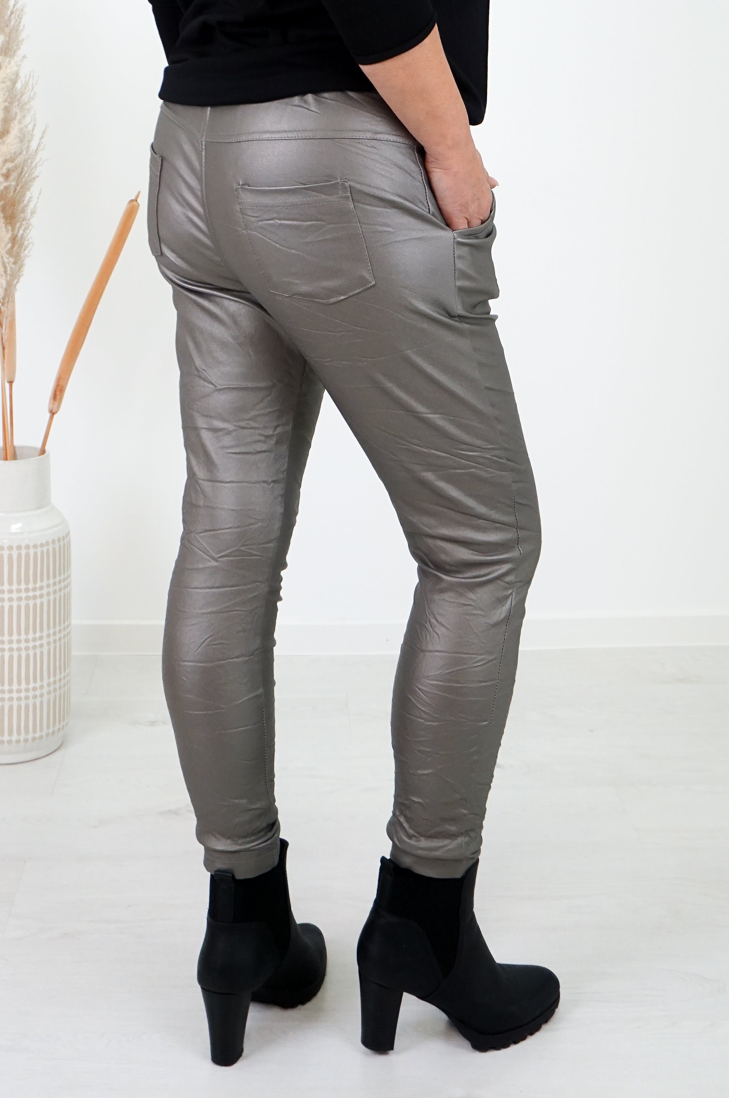 Lederimitat Jogpant „classy“, silber