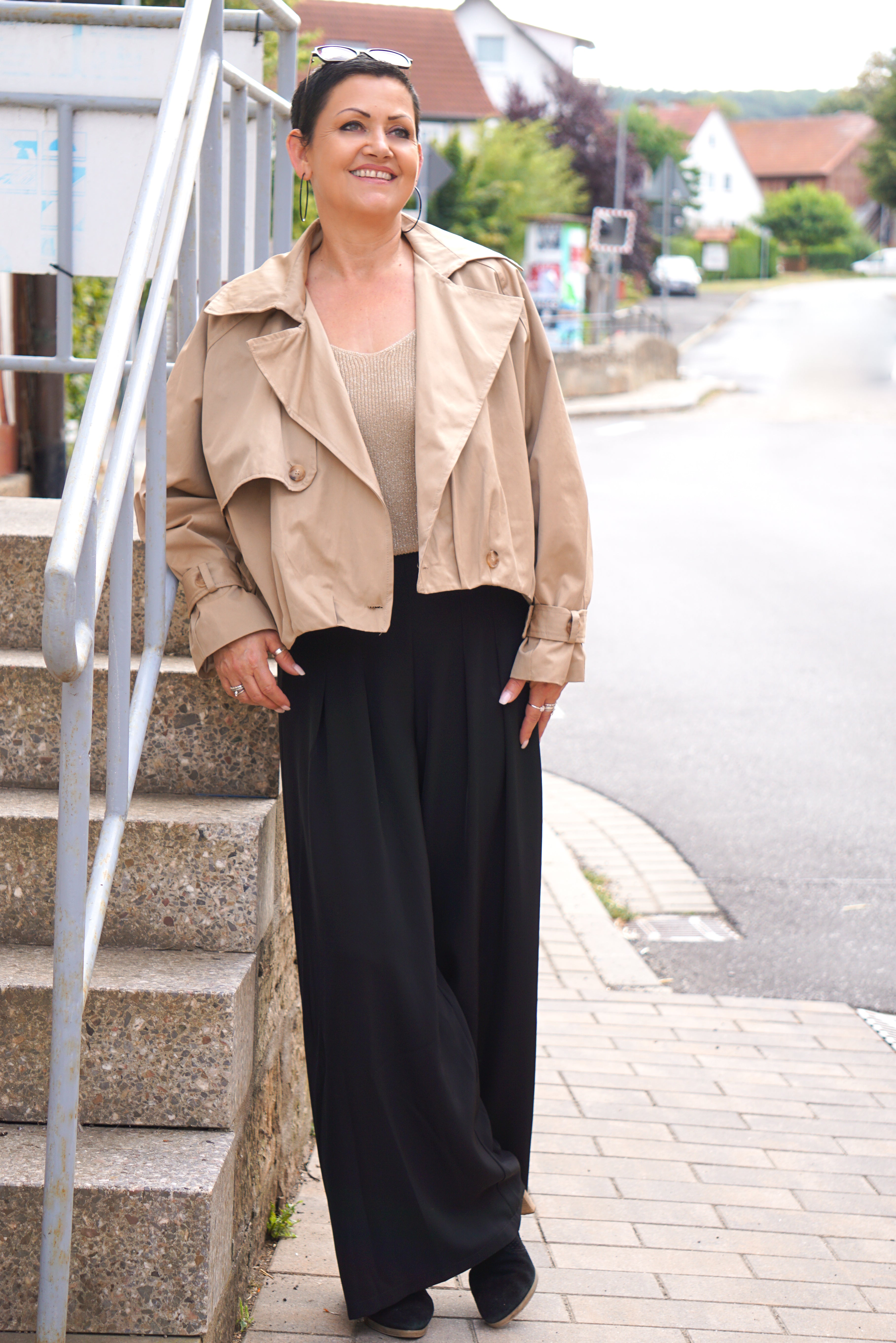 Kurze Trenchjacke mit Ballon-Saum, camel