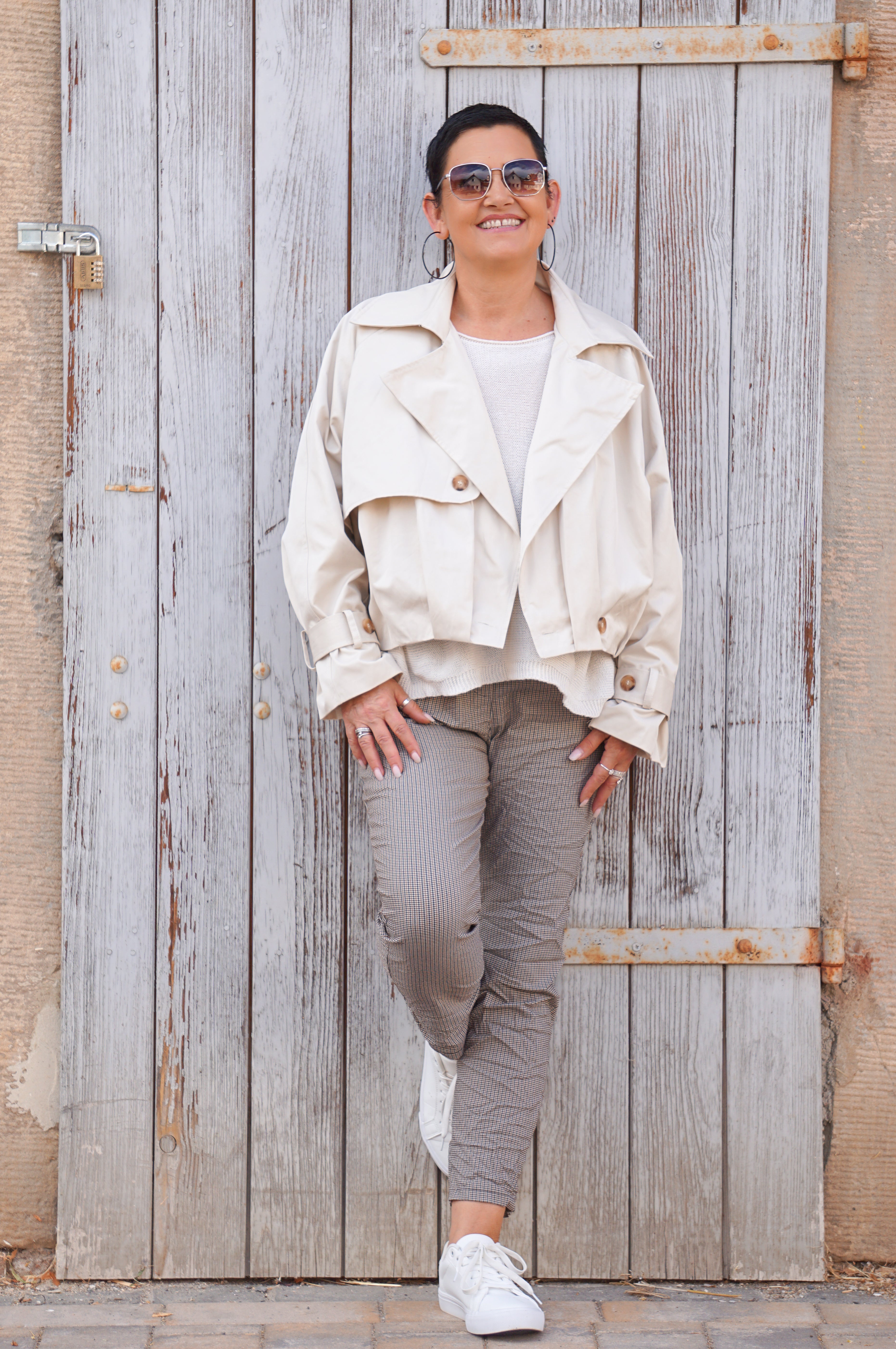 Kurze Trenchjacke mit Ballon-Saum, creme