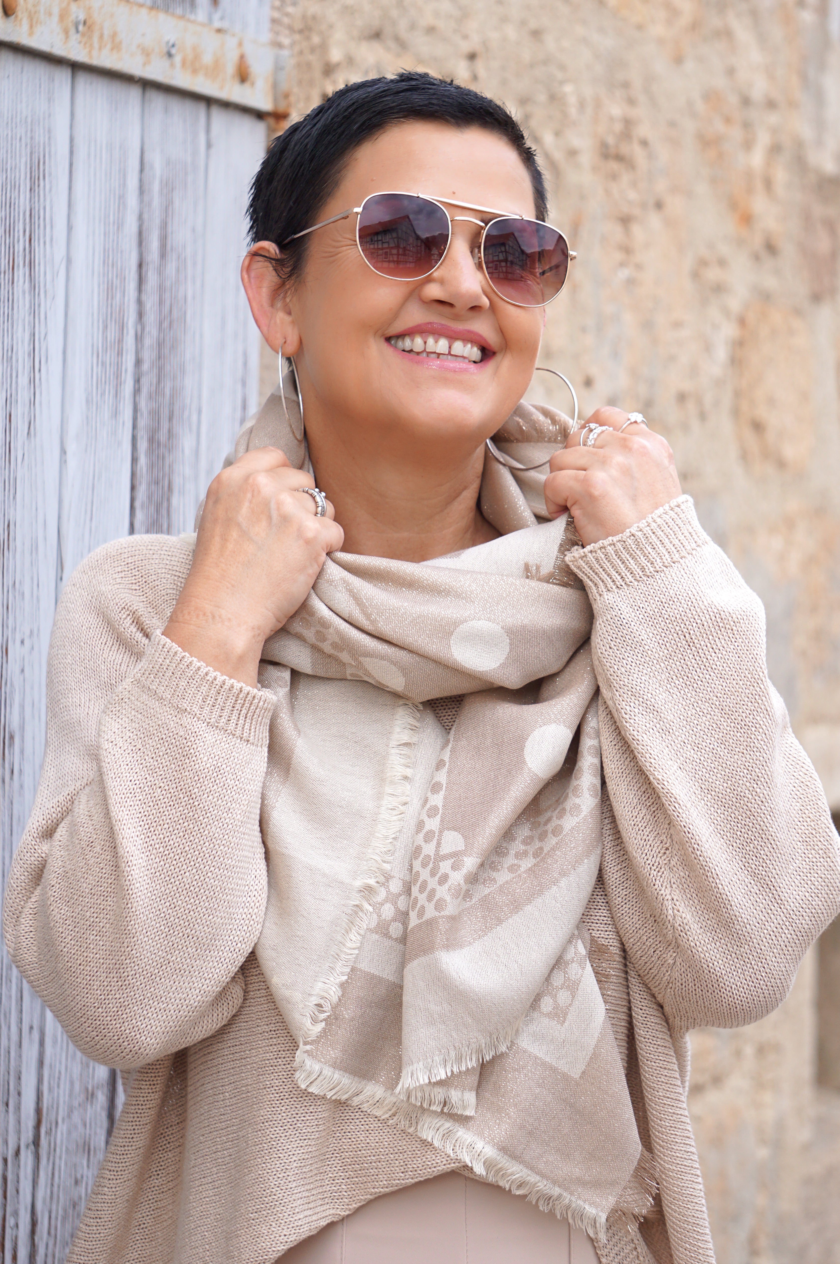 Tuch mit Polka Dots & goldenem Schimmer, beige