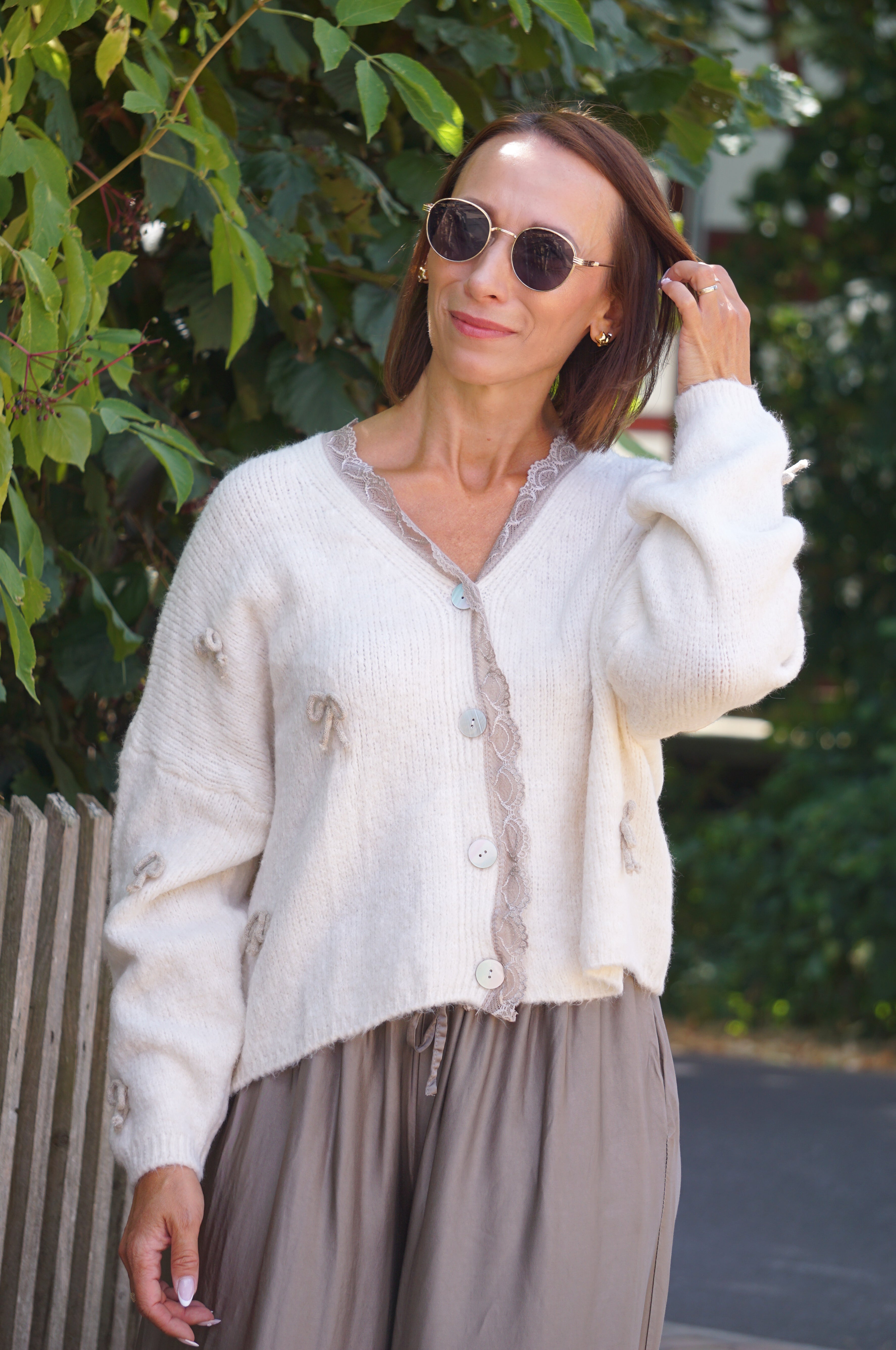 Strickjacke mit Schleifen, Creme