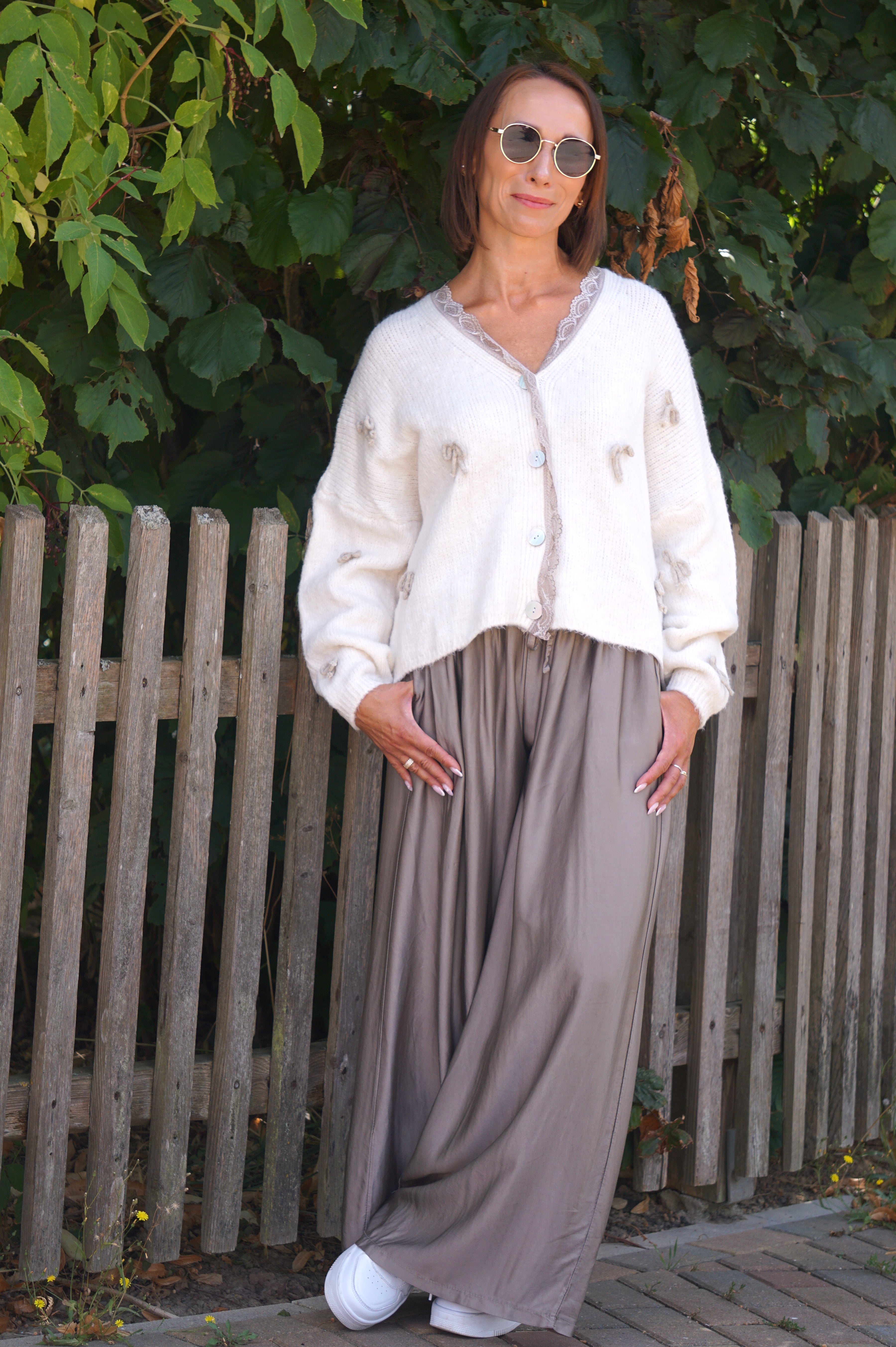 Strickjacke mit Schleifen, Creme