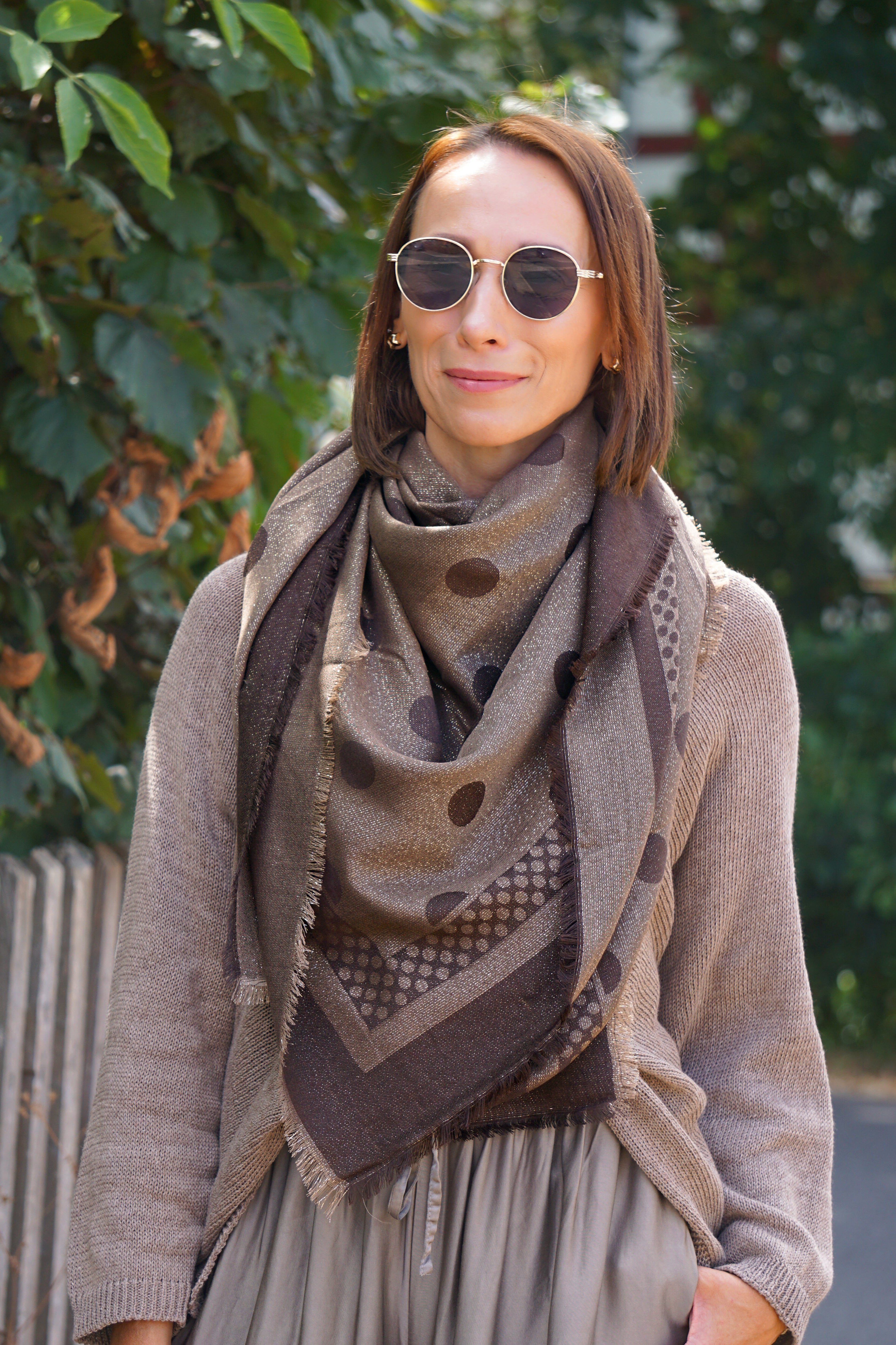Tuch mit Polka Dots & goldenem Schimmer, schokobraun