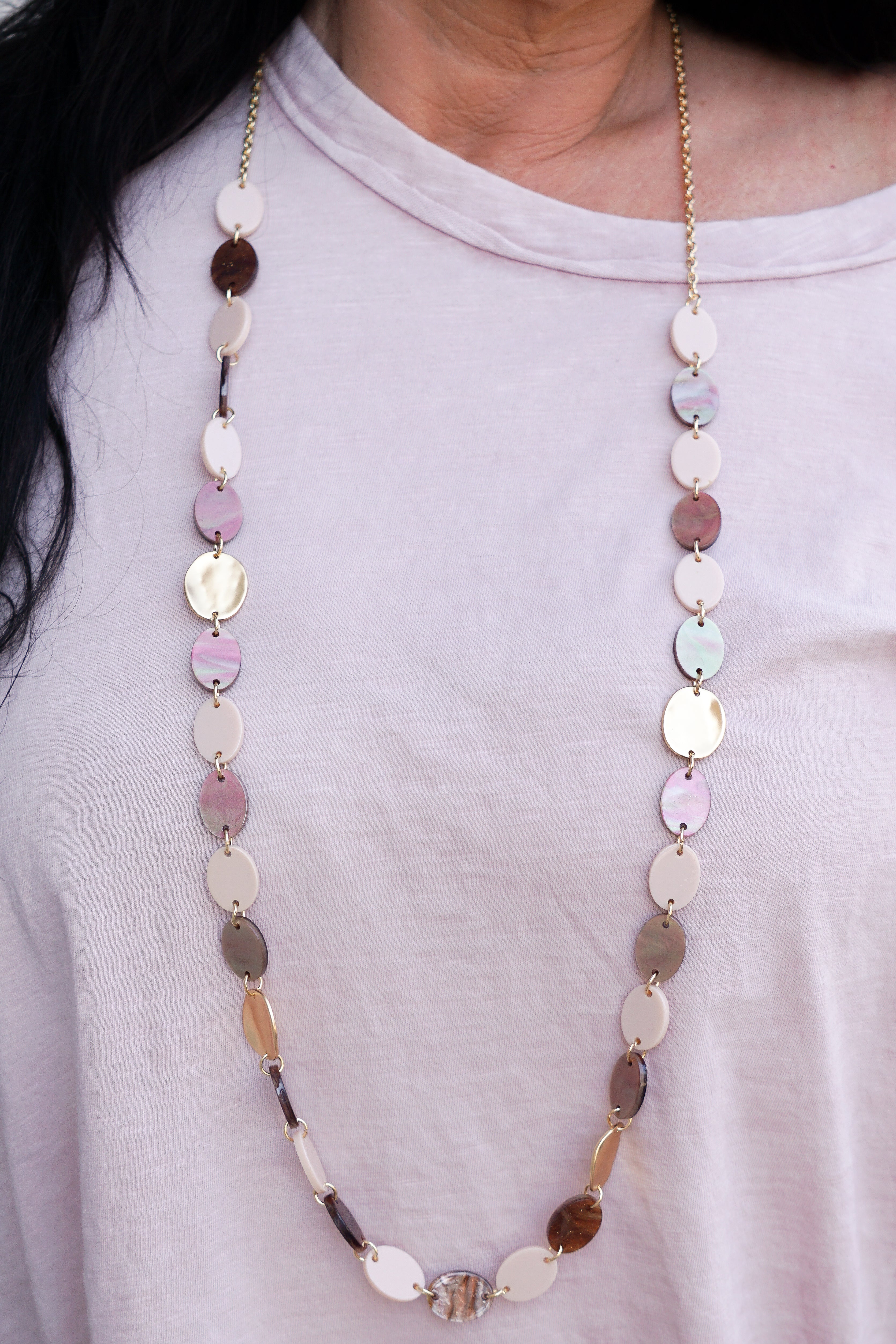 Lange Kette mit verschiedenen Details